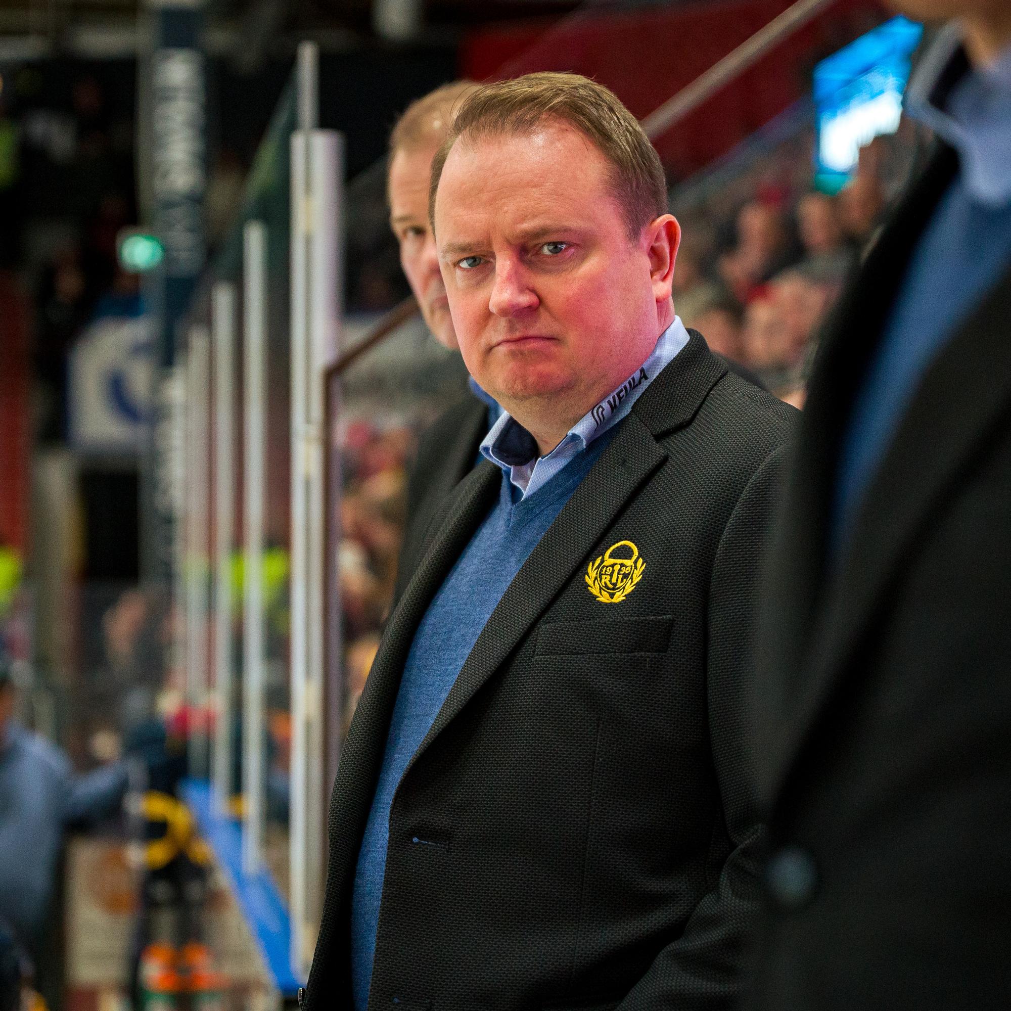 Romahdus! Liigan ennakkosuosikin riveissä muhii farssi: ”Asiat eivät ole joukkueen sisällä kunnossa”