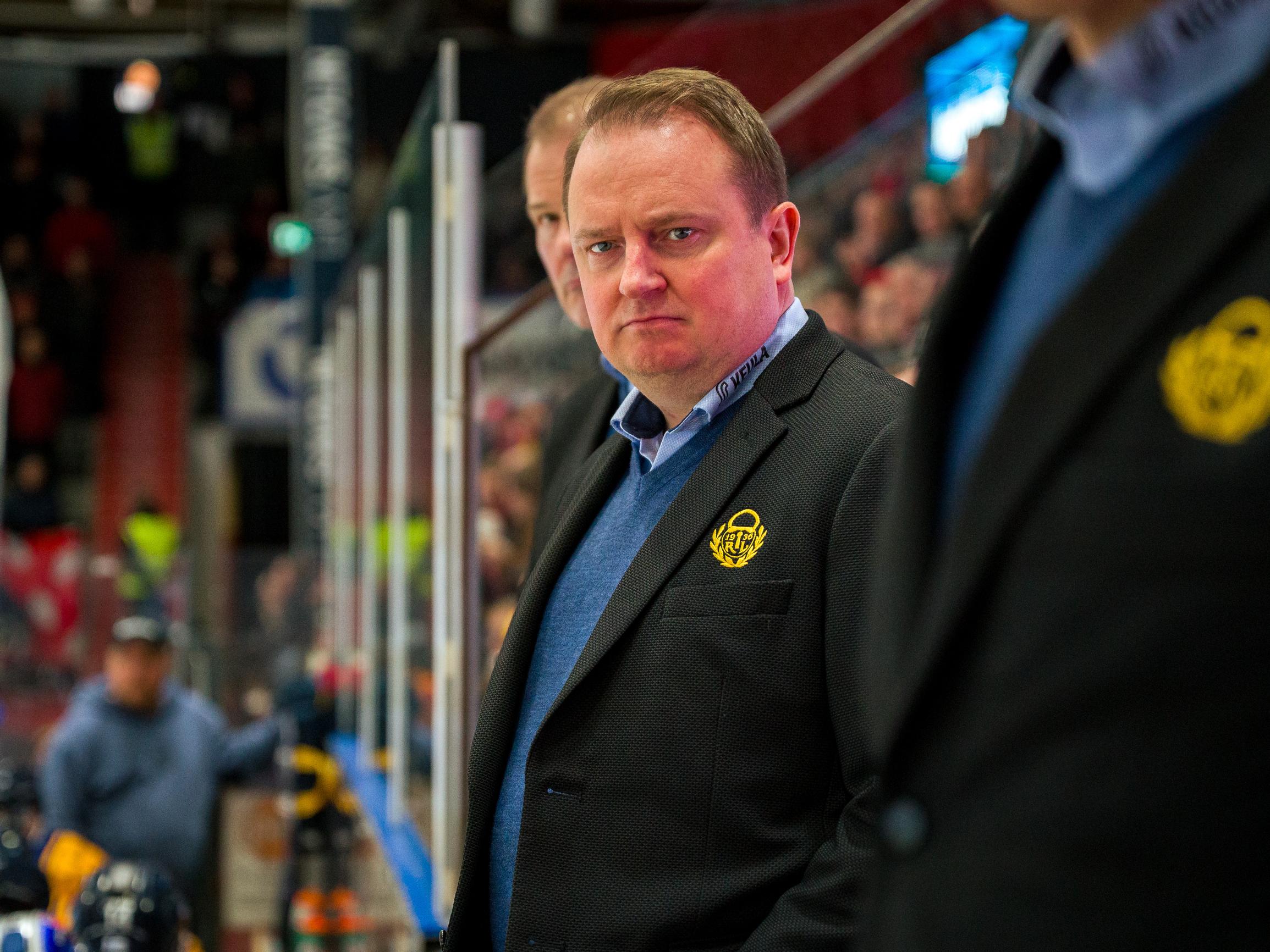 Romahdus! Liigan ennakkosuosikin riveissä muhii farssi: ”Asiat eivät ole joukkueen sisällä kunnossa”