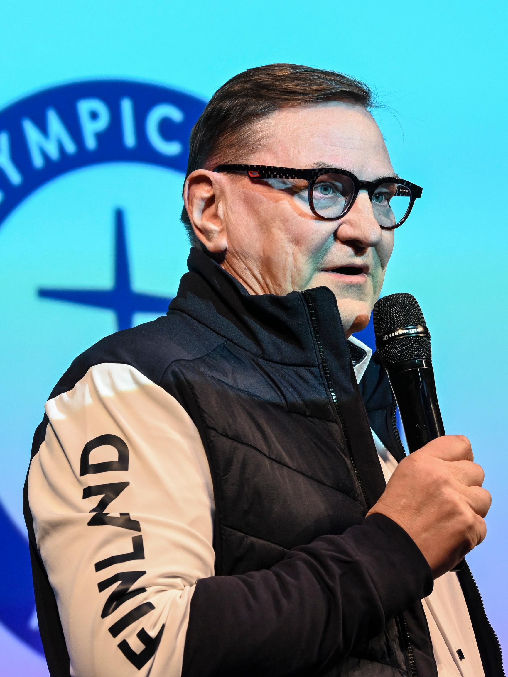 Sirkustemput kuuluvat sirkukseen, eivät johtamiseen – puheenjohtajan vetämä kani nolasi Jääkiekkoliiton: "Yllätyyys!"