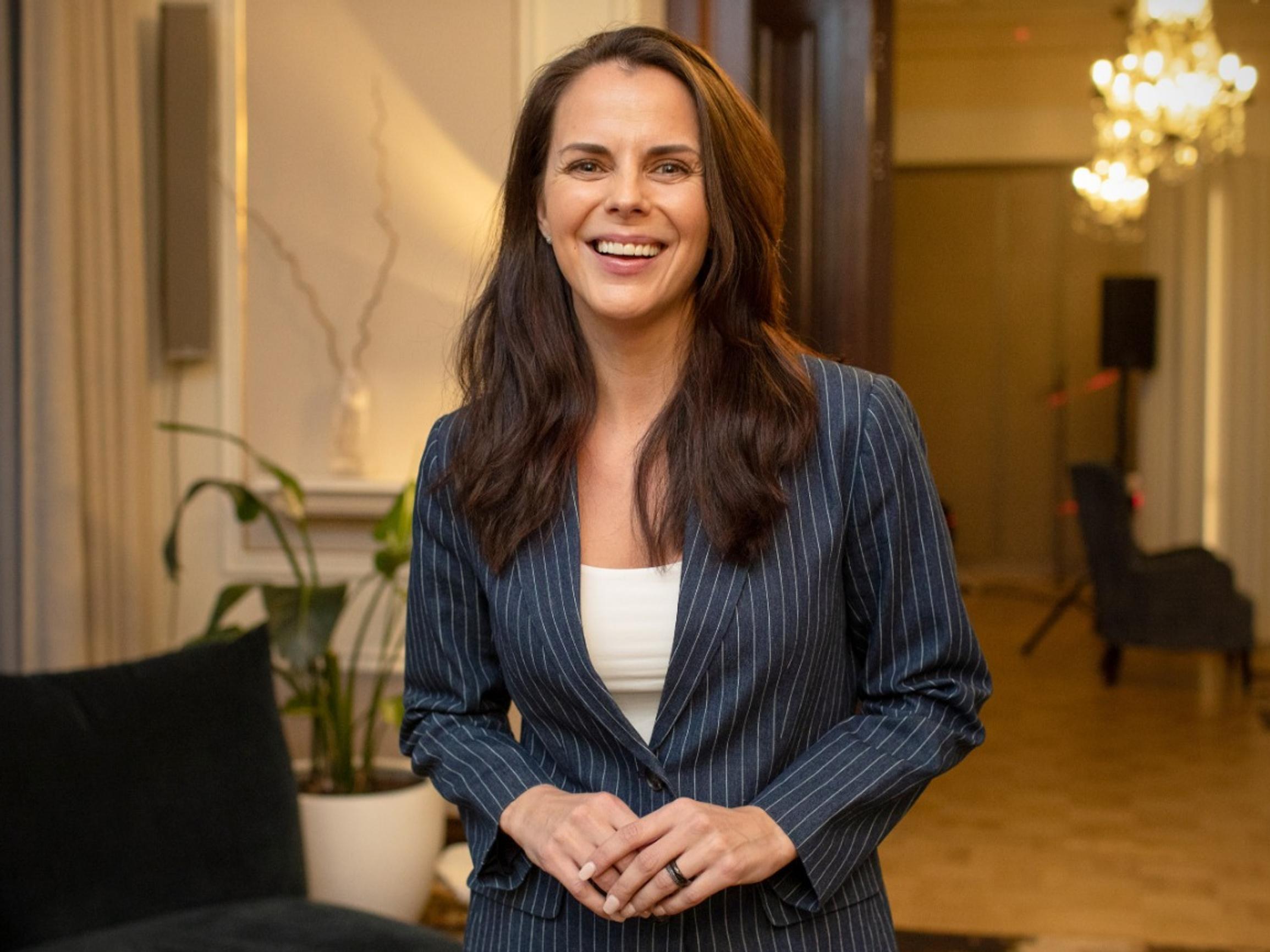 Satu Tuomistosta on tullut parisuhteen myötä kotikissa: ”Kun suhteessa on rauha, niin on kiva mennä kotiin toisen luo”