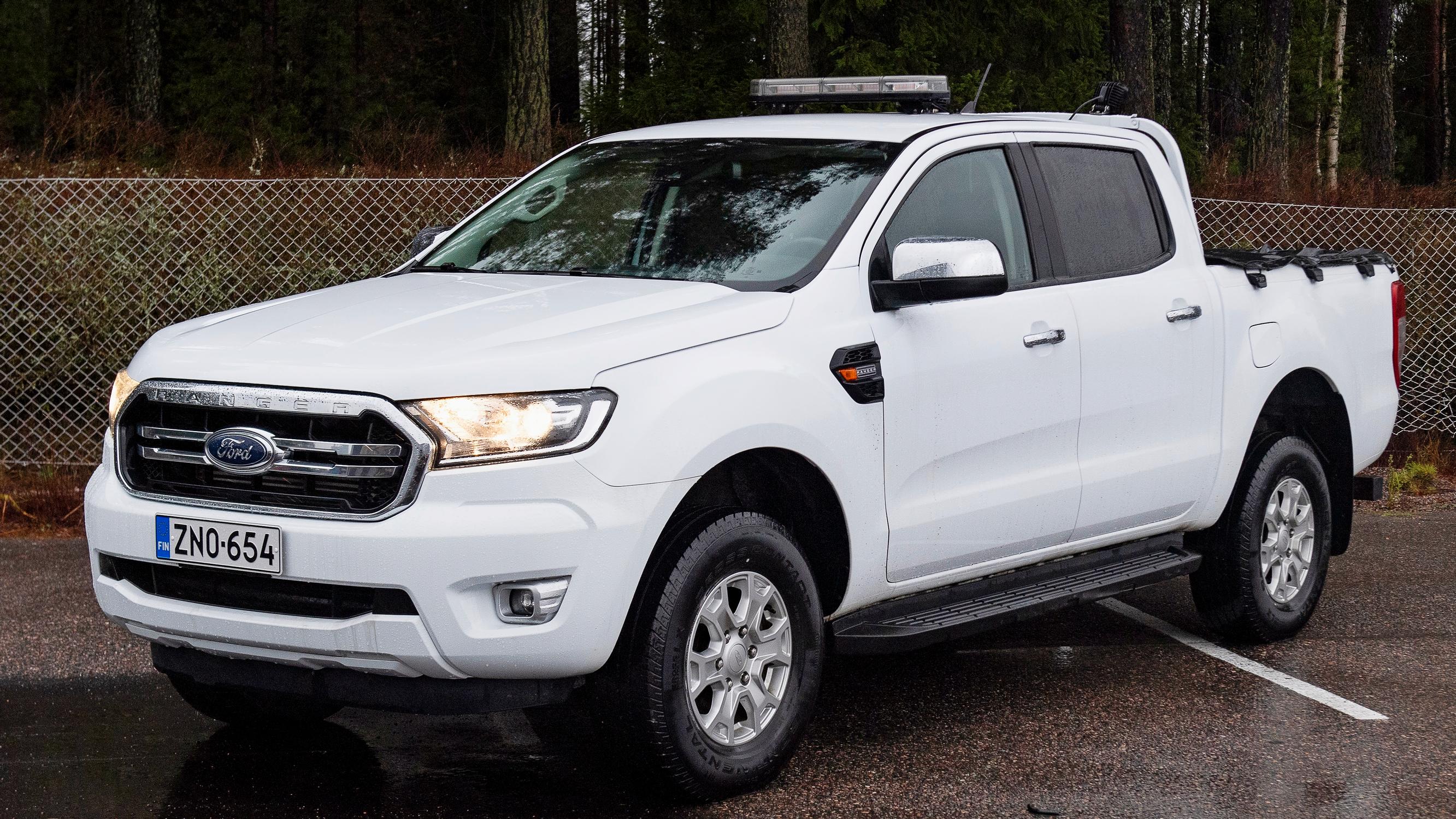 Järkiauto Suomen talveen? Ford Ranger vm. 2020 tarjoaa voimakasta nelivetoa mutta kolhoa ajettavuutta – mukavuus jää hopealle ja manuaali teettää käsitöitä