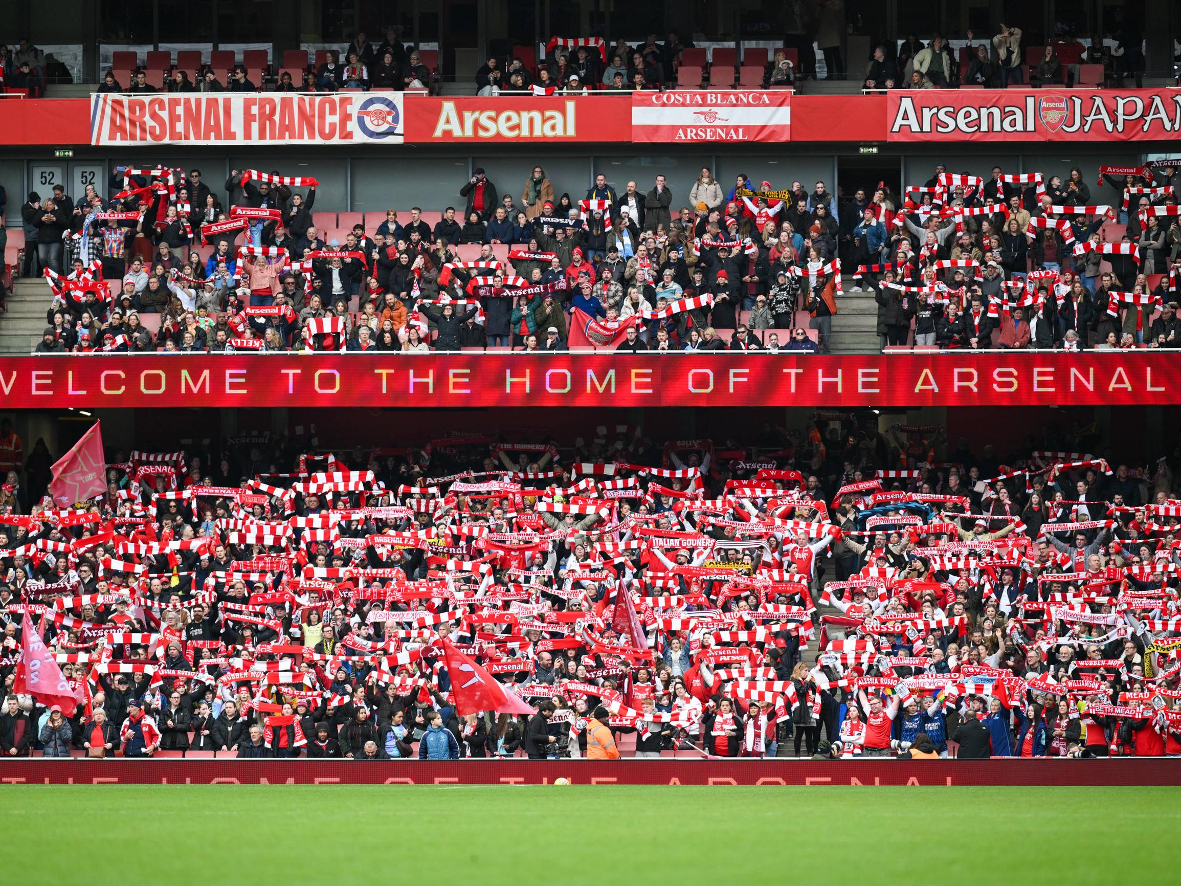 Ikonisen kannattajalehden päätoimittaja tylyttää Aitiolle Arsenalin kritisoijia: ”Miksi ette helvetti puolusta paremmin!”