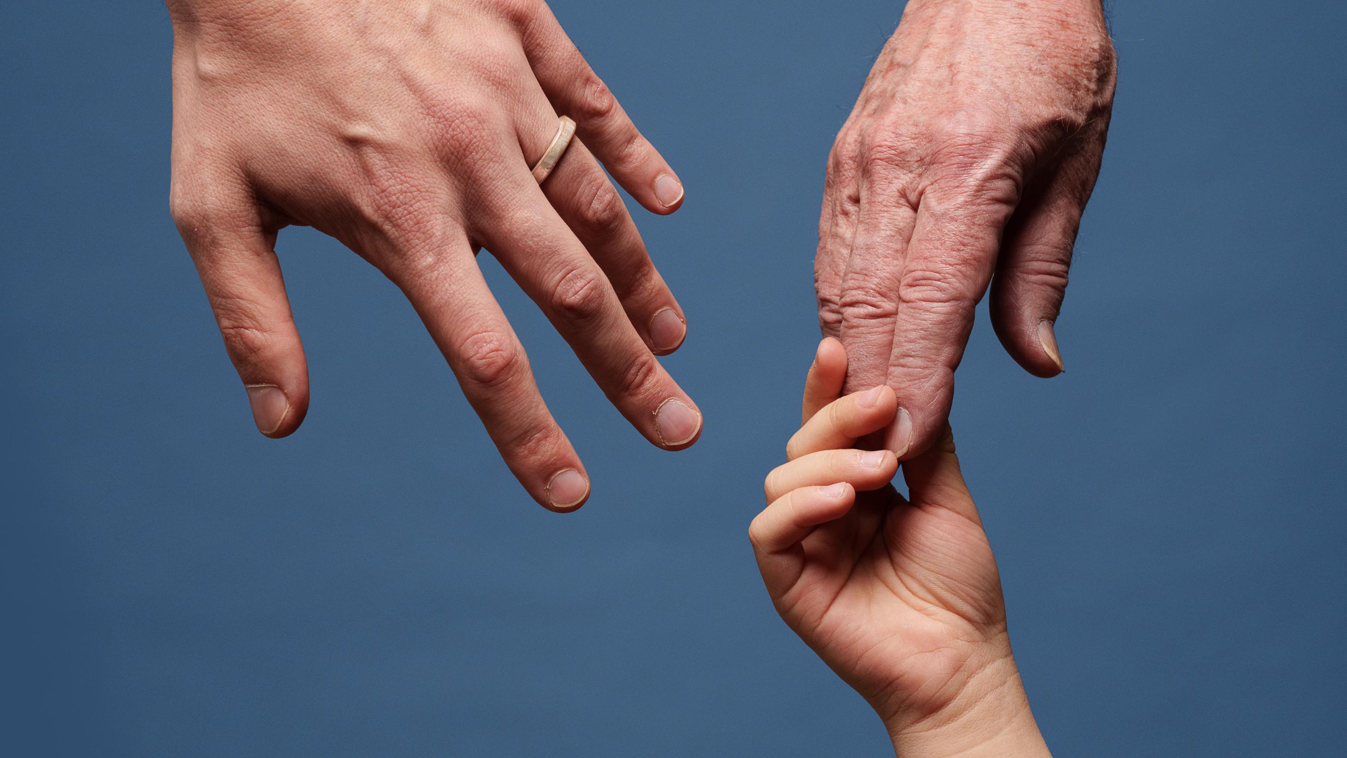 Isän maa – Yllättäväkin huumori keventää vaikeita aiheita Kansallisteatterin tragikomediassa, joka antaa pohdittavaa