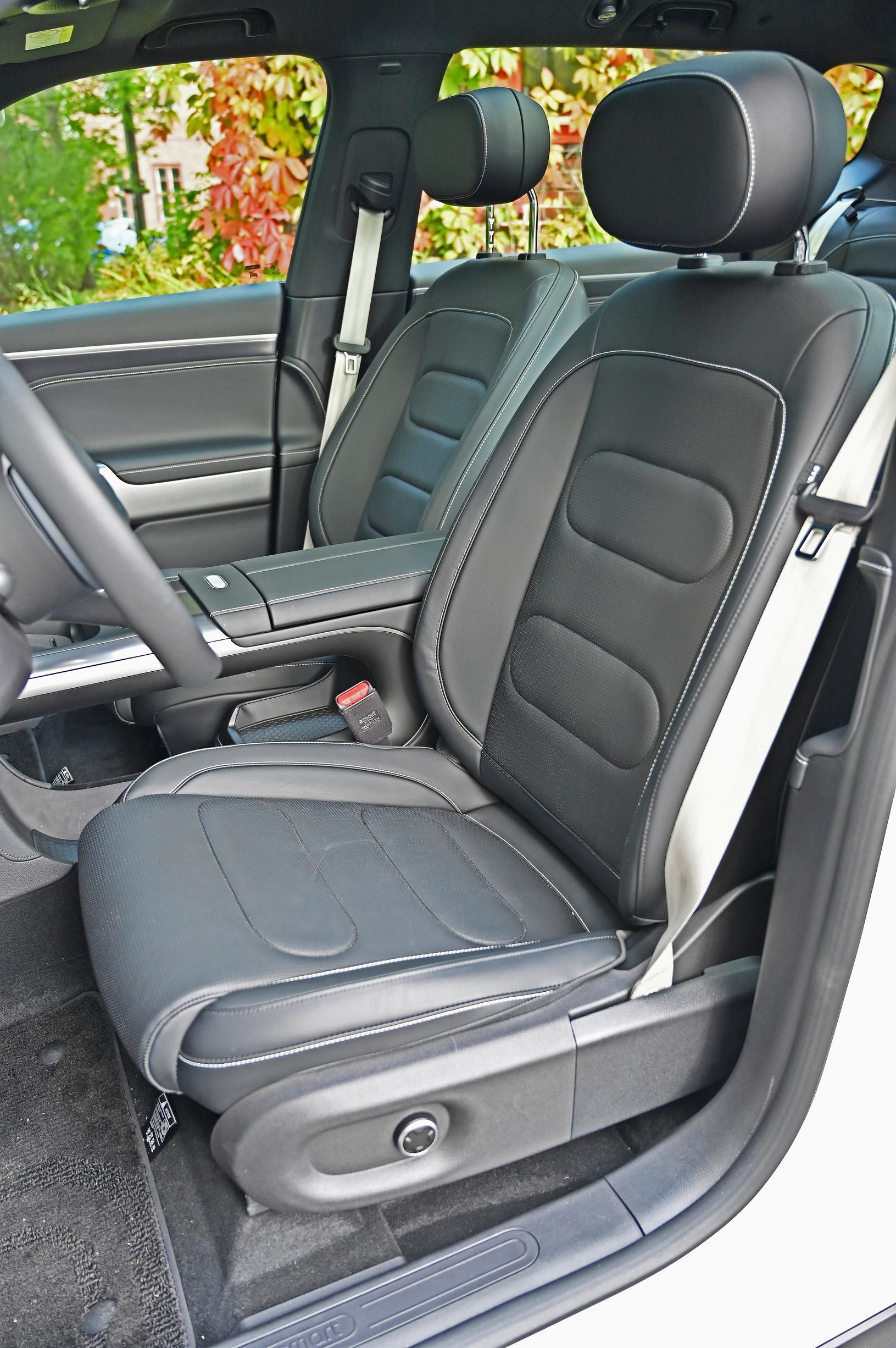 Smart #5 Pro+:n etuistuimet tukevat etenkin selkää mukavasti, mutta reisitukea saisi olla enemmän.