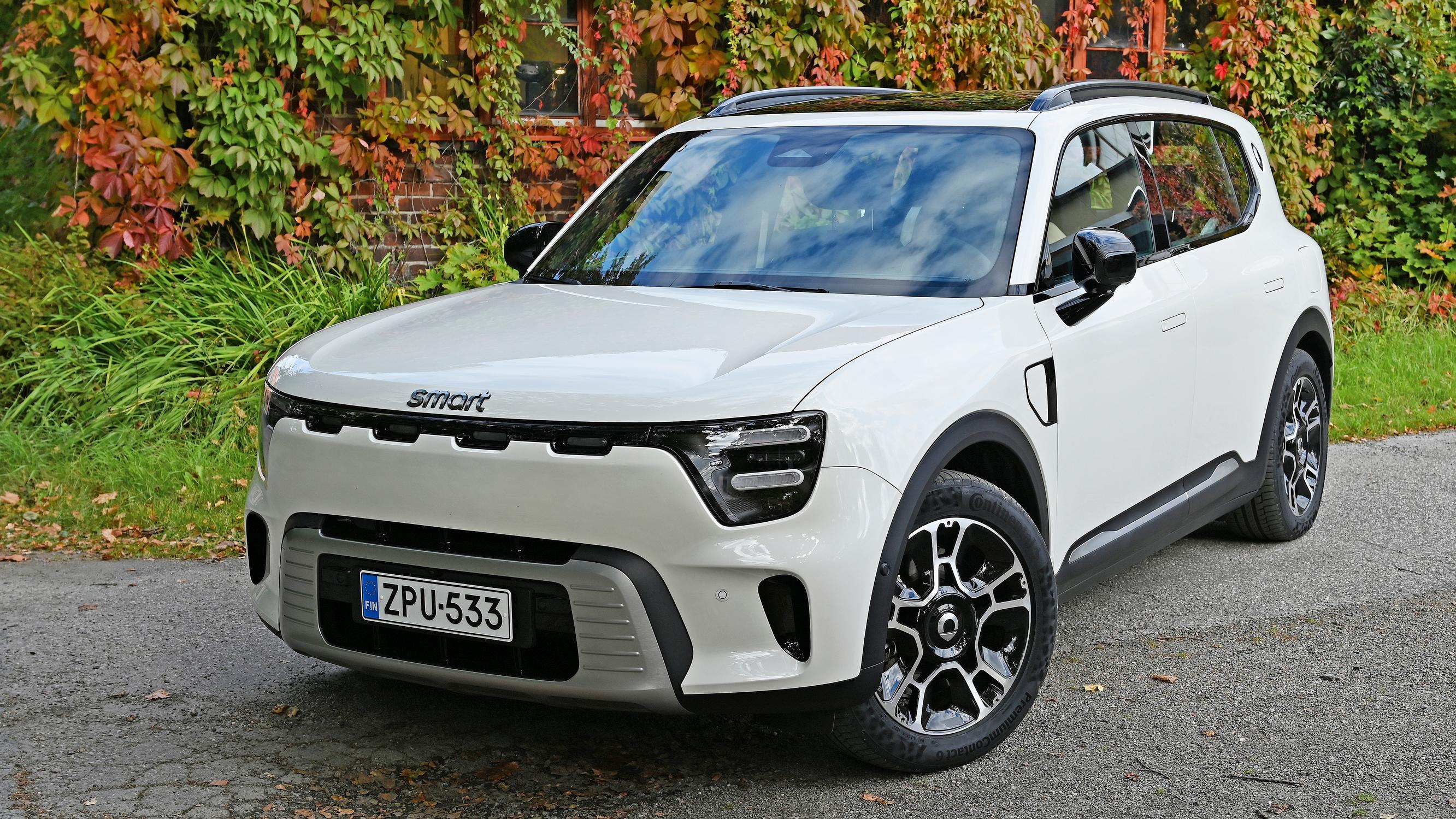 Smart #5 Pro+ on hyvällä latausteholla varustettu tilaihme, joka pärjää möykkyisellä mökkitiellä – kaupungissa se vaikuttaa kömpelöltä