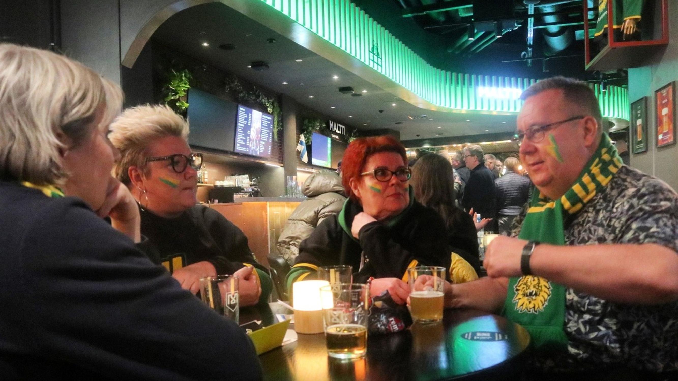 “Ihmisellä täytyy olla paikka, jossa hänet hyväksytään omana itsenään” – Nipalle se on jääkiekkoilta Tampereella