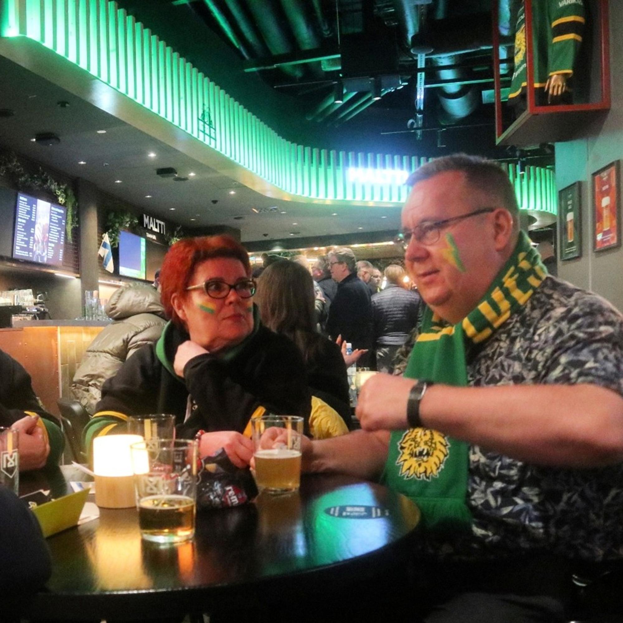 “Ihmisellä täytyy olla paikka, jossa hänet hyväksytään omana itsenään” – Nipalle se on jääkiekkoilta Tampereella