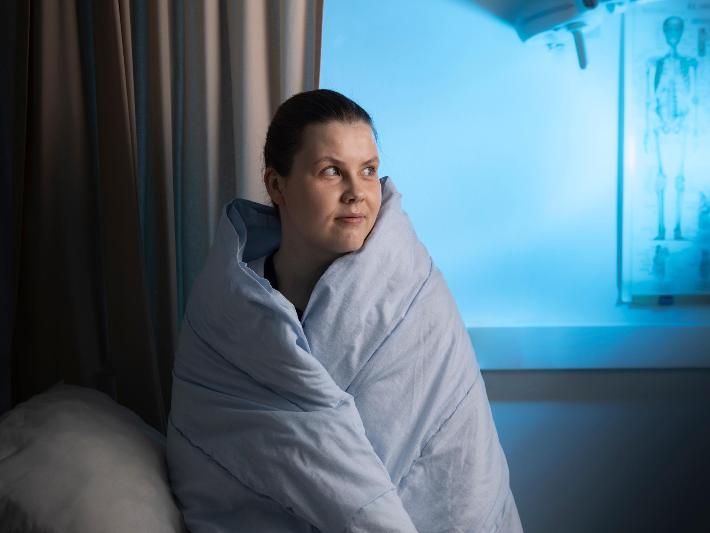 Suomalaiset ovat suorittajia, jotka häpeävät uniongelmiaan – Kävimme aikuisten unikoulussa, jollaisia ei montaa Suomessa ole