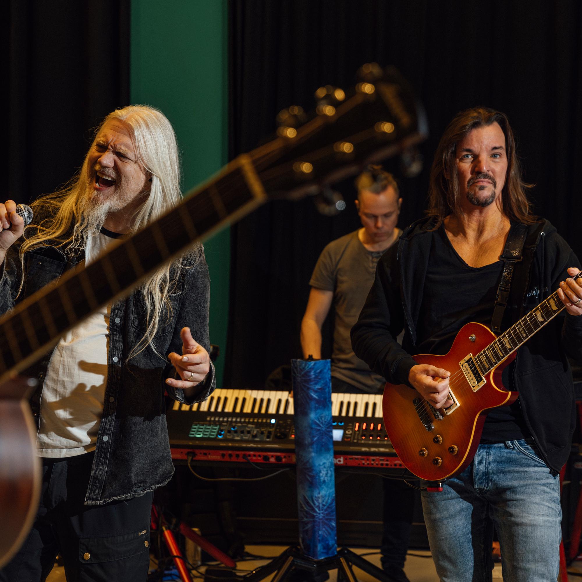 Tässä on mies Raskasta joulua -ihmeen takana – Erkka Korhosen päähänpistosta syntyi ainutlaatuinen joulutraditio