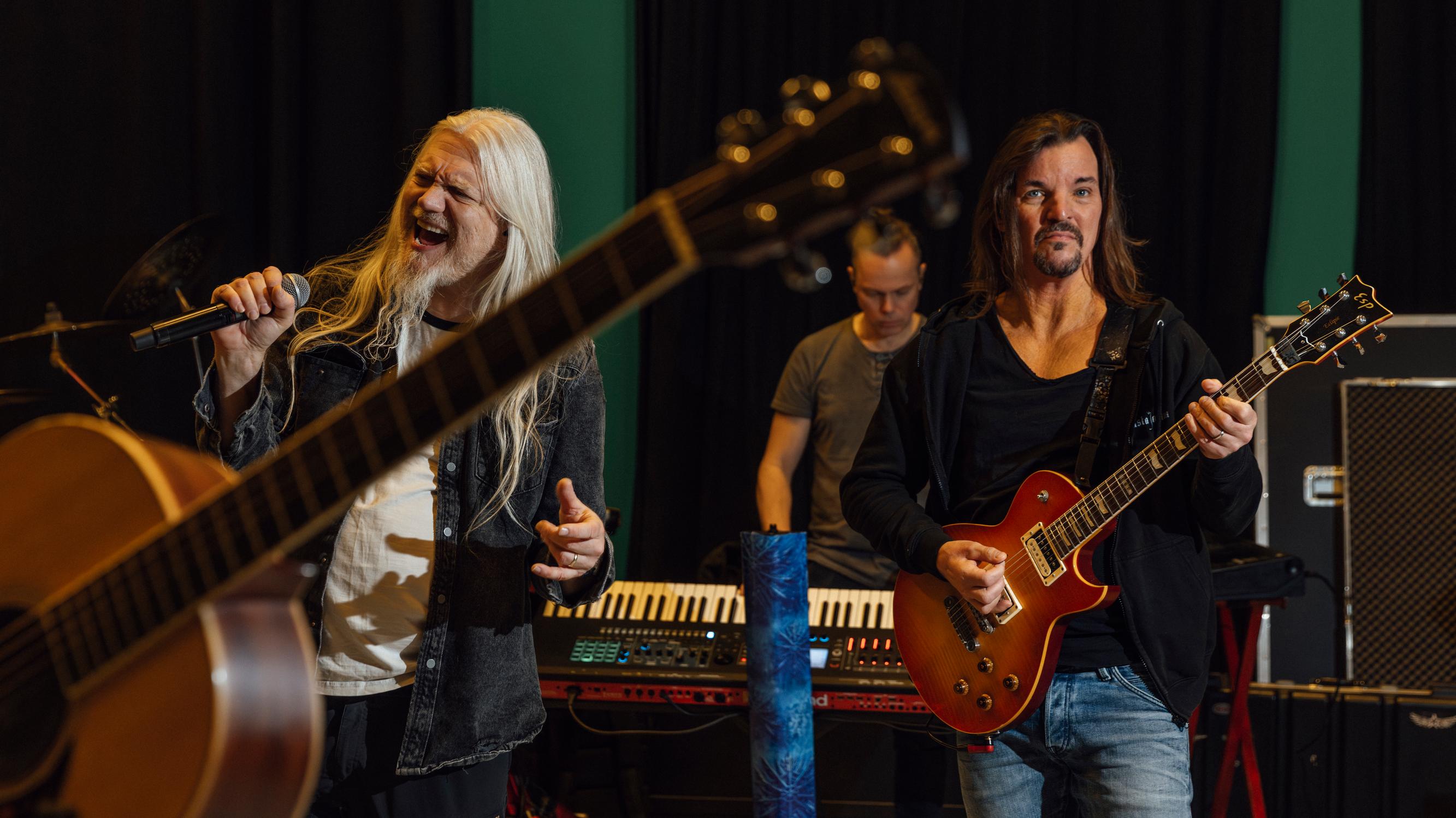 Tässä on mies Raskasta joulua -ihmeen takana – Erkka Korhosen päähänpistosta syntyi ainutlaatuinen joulutraditio