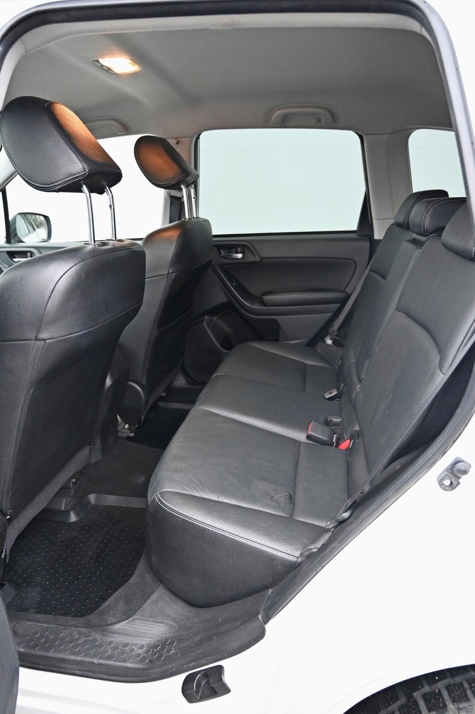 Subaru Foresterin takapenkillä on erinomaiset tilat.