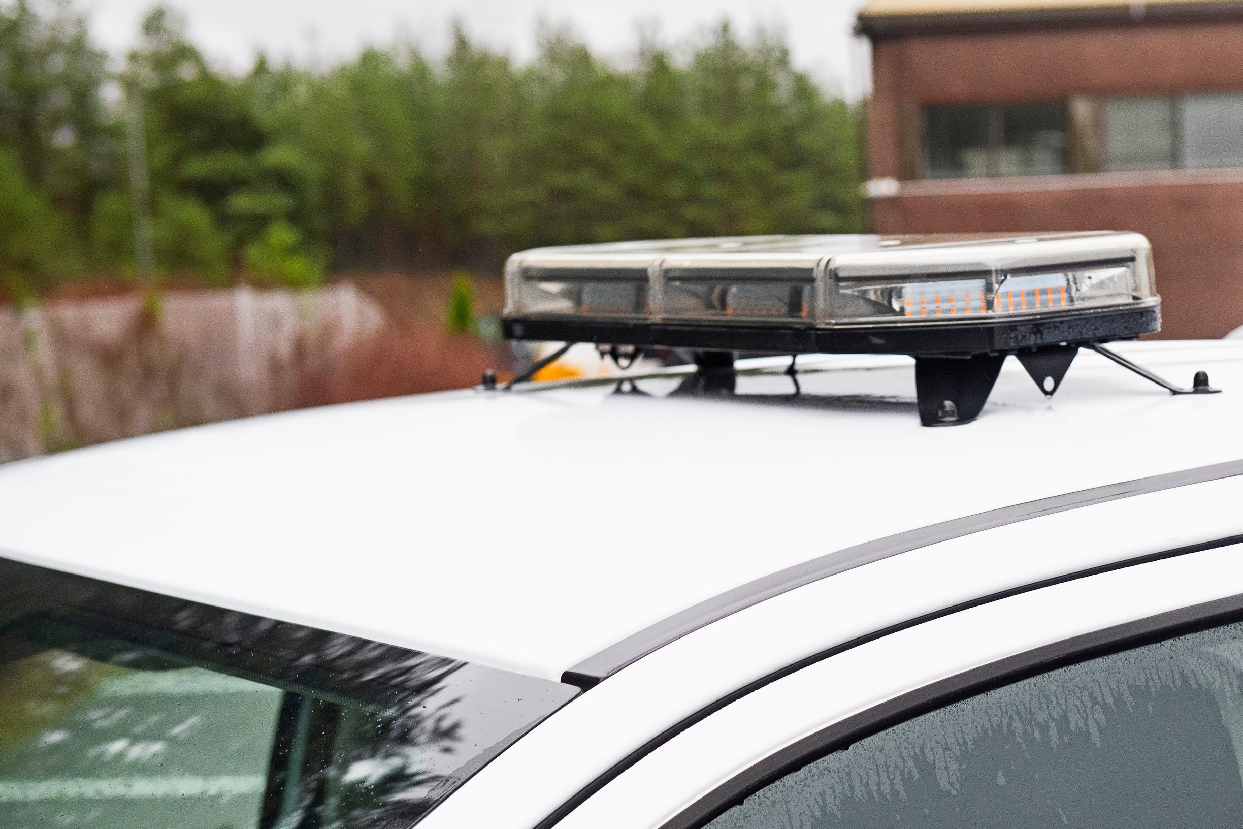 Ford Rangerin katolla on oikein hälytysajoneuvon majakka.