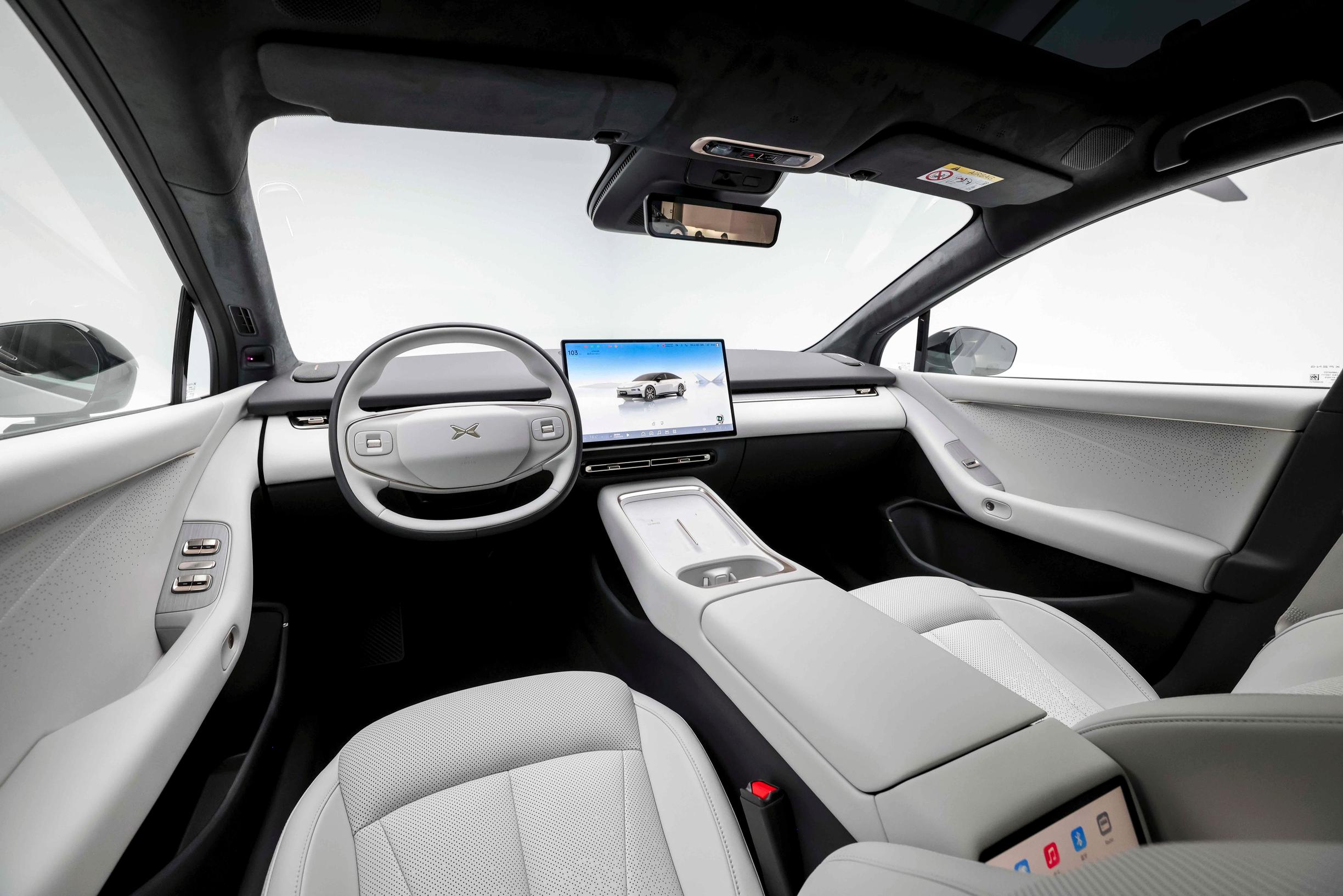 Xpeng P7+ on iso auto, jossa on luonnollisesti isosti tilaa. Etumatkustajilla on suorastaan hulppeat oltavat. 