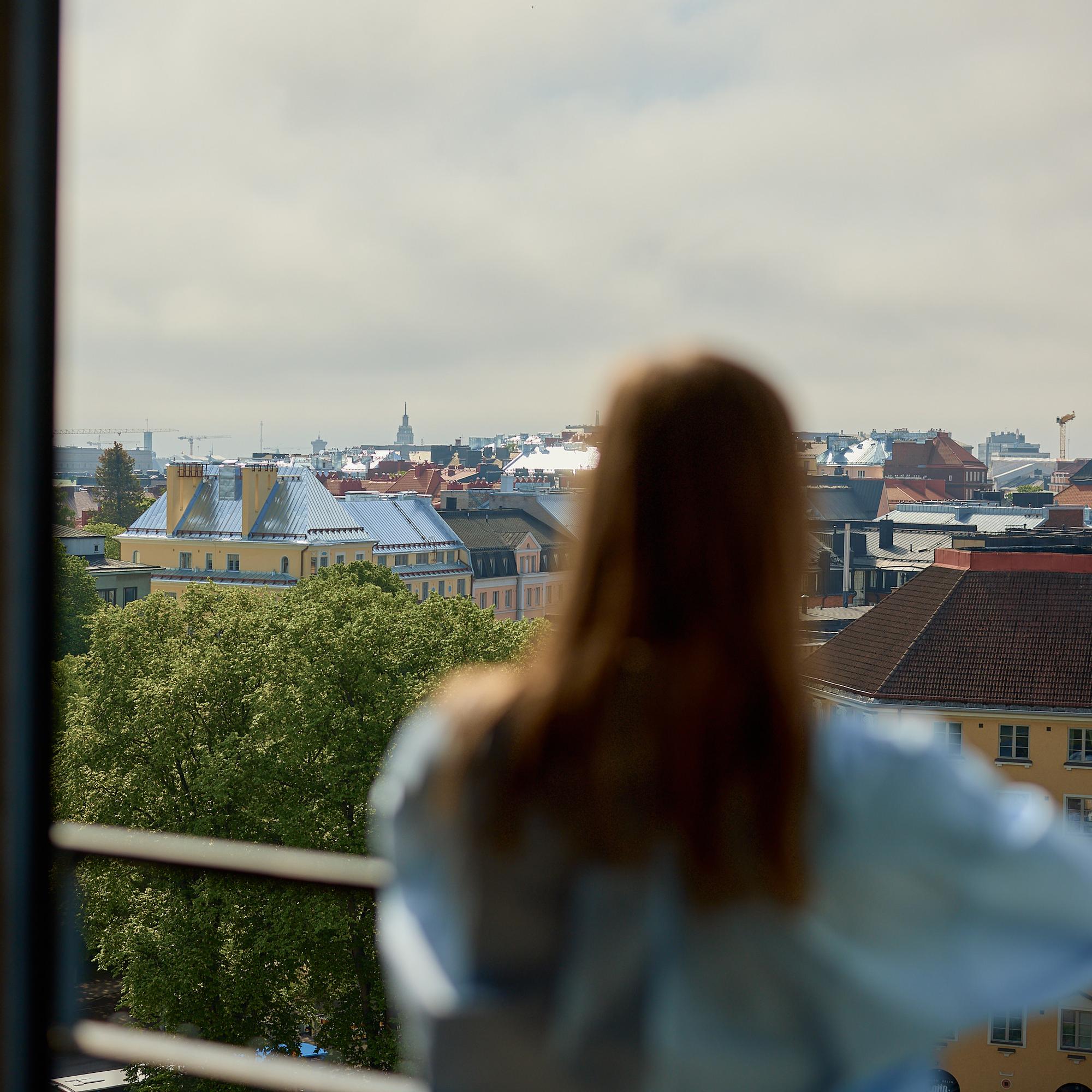 Mondo testasi Helsingin edullisen hotellin, jota moni ei tiedä: Töölön idyllistä löytyy fiksu majoitus hienoilla näköaloilla