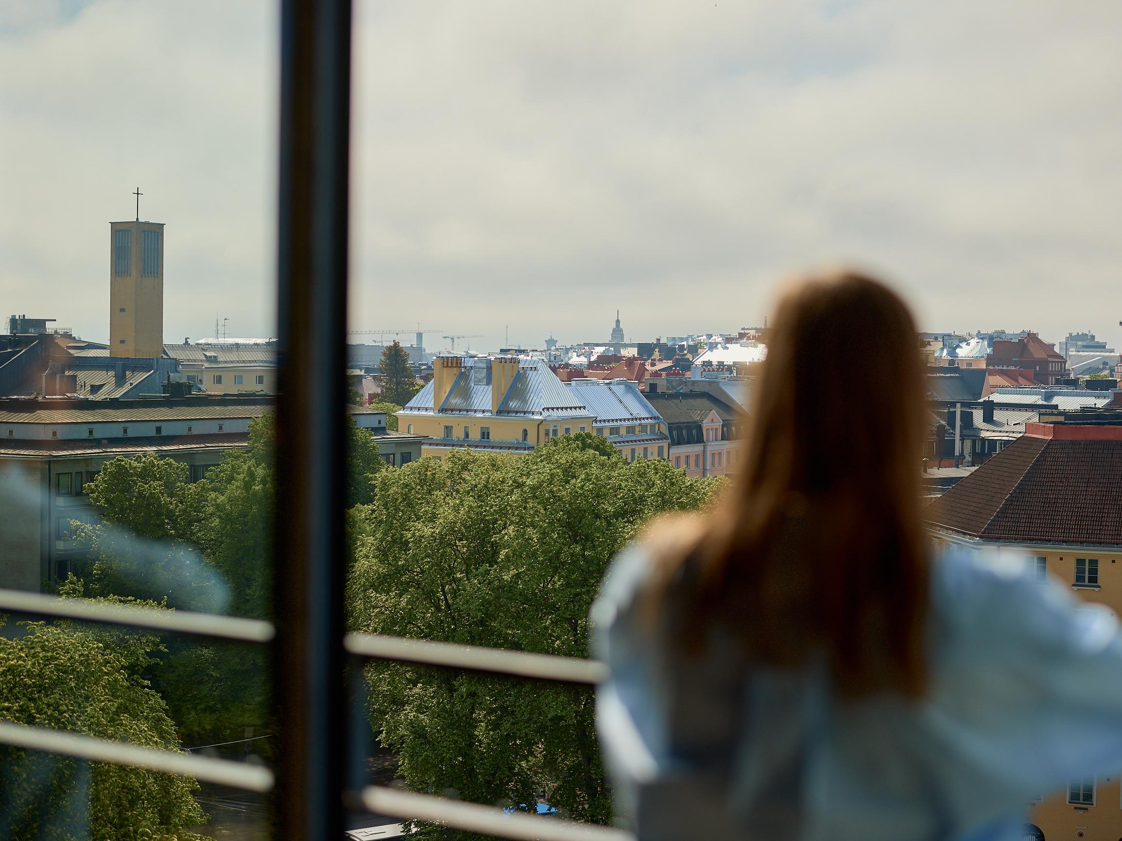 Mondo testasi Helsingin edullisen hotellin, jota moni ei tiedä: Töölön idyllistä löytyy fiksu majoitus hienoilla näköaloilla