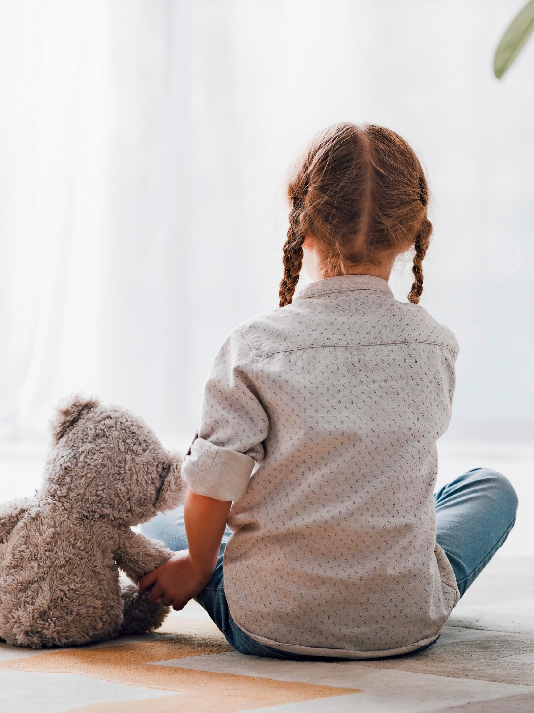 Lapsuuden yksinäisyys voi altistaa muistisairauksille –  Myös kohonnut LDL-kolesteroli on dementiariski