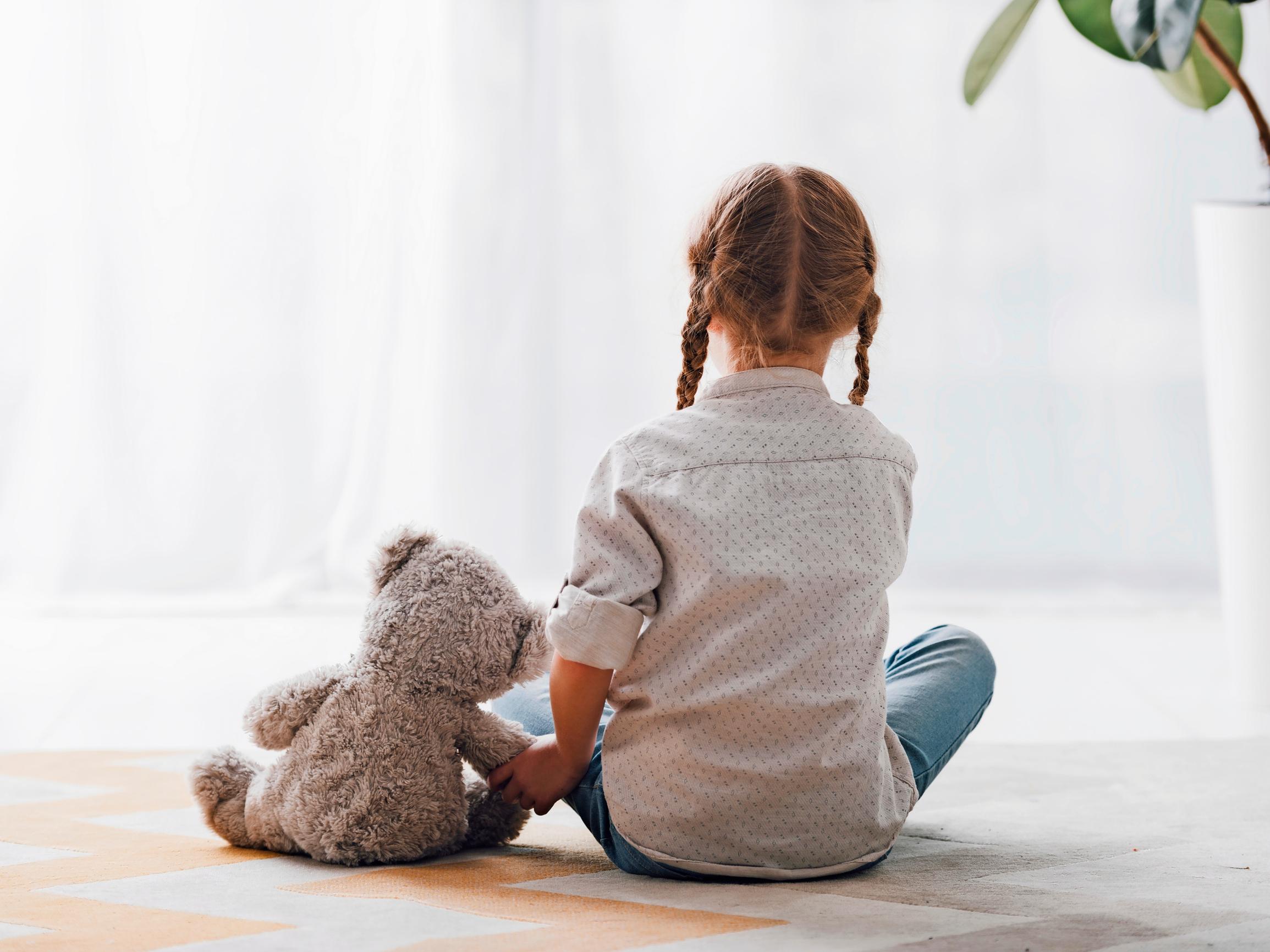 Lapsuuden yksinäisyys voi altistaa muistisairauksille –  Myös kohonnut LDL-kolesteroli on dementiariski