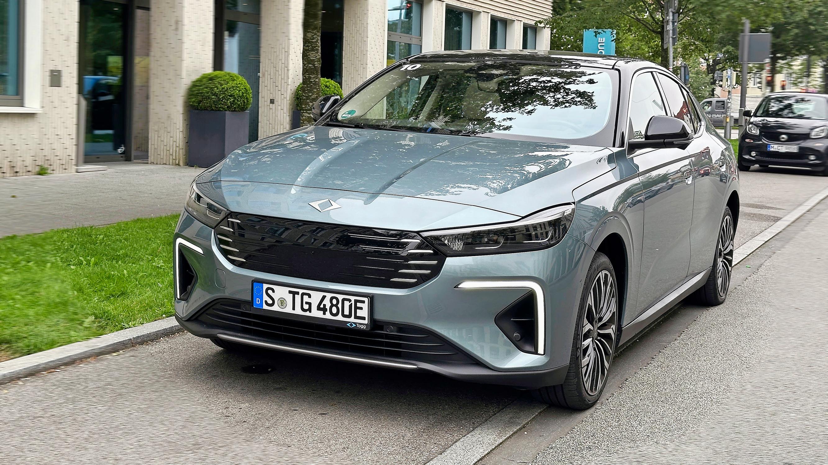 Turkkilainen automerkki Togg tulee Eurooppaan – Tuulilasi koeajoi Togg T10F -sähköauton Saksassa – tällainen se on