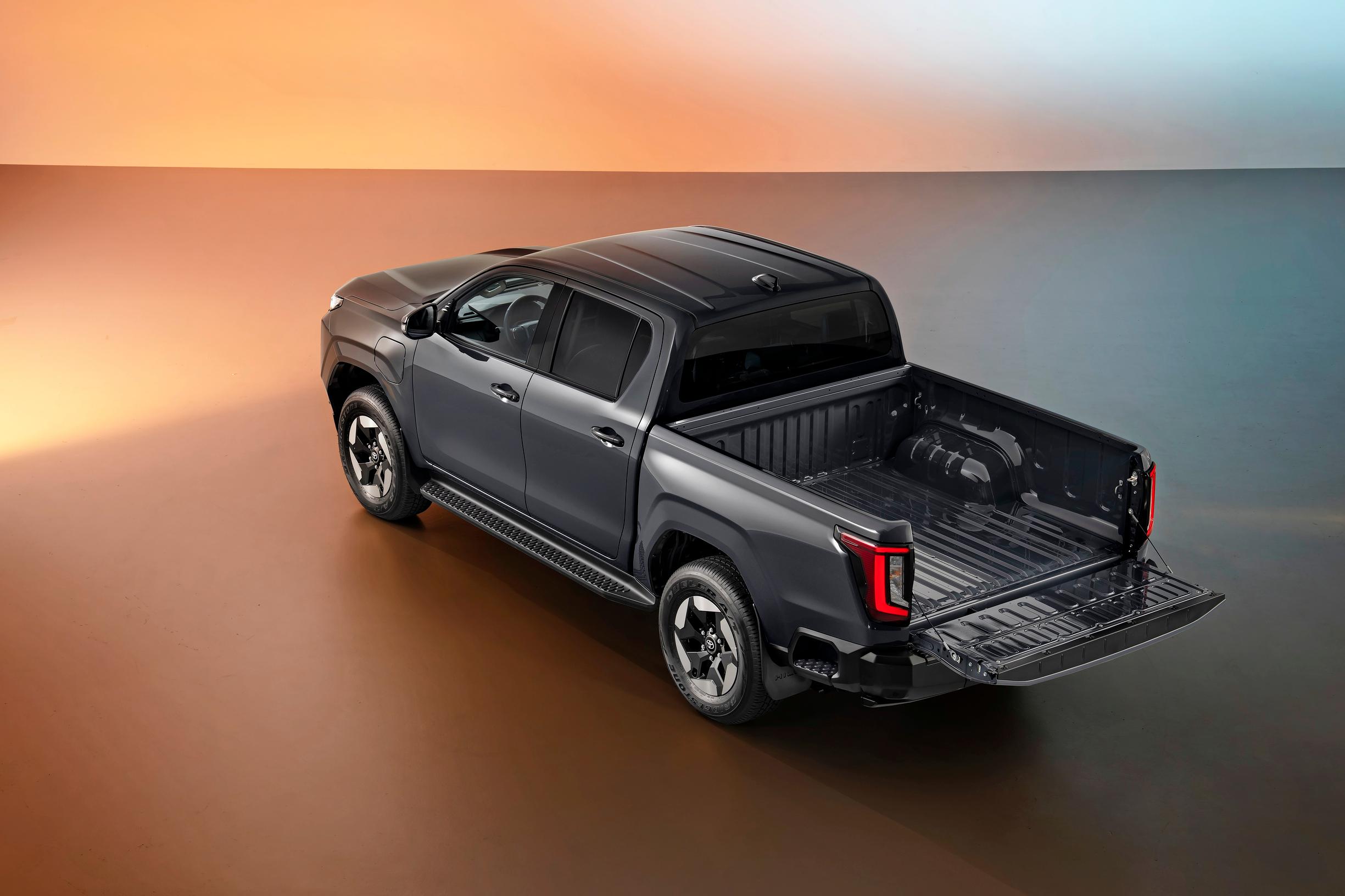 Sähköisestä Hiluxista ei ole veturiksi, sen perään saa kytkeä vain 1 600 kiloa painavan kärryn.