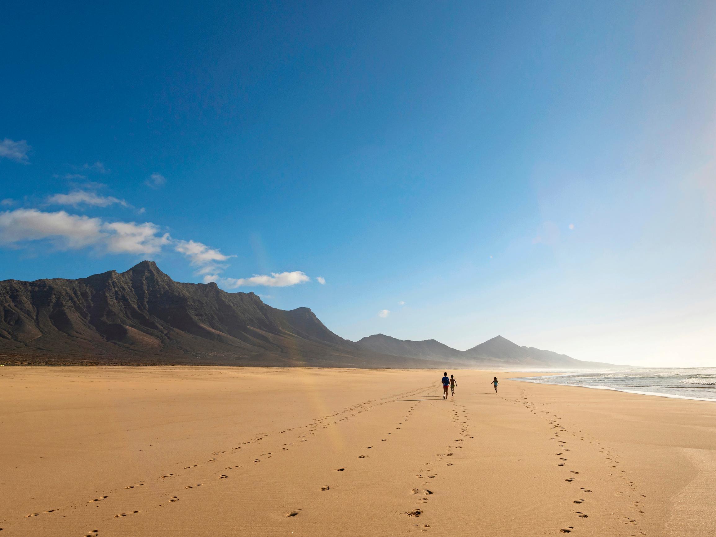 Fuerteventura on seikkailijan ja rantalomailijan unelmasaari – käy popkornirannalla ja tee retki ”susien saarelle”