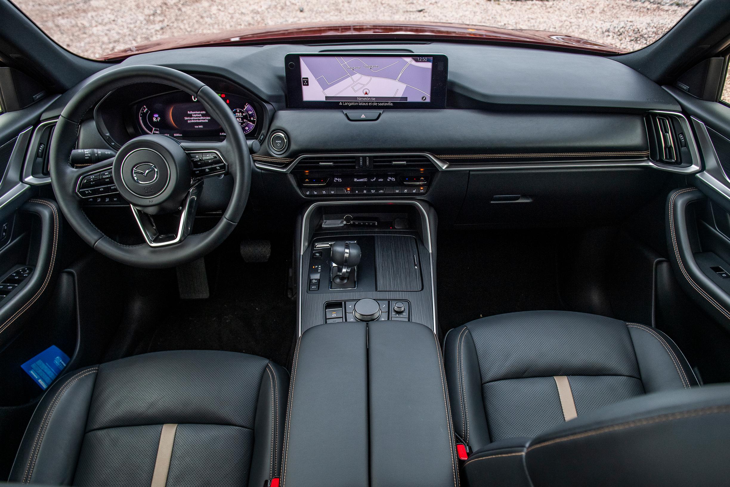 Mazda CX-60:ssa on pieni keskinäyttö, mutta paljon nappuloita. Klassikkoainesta.