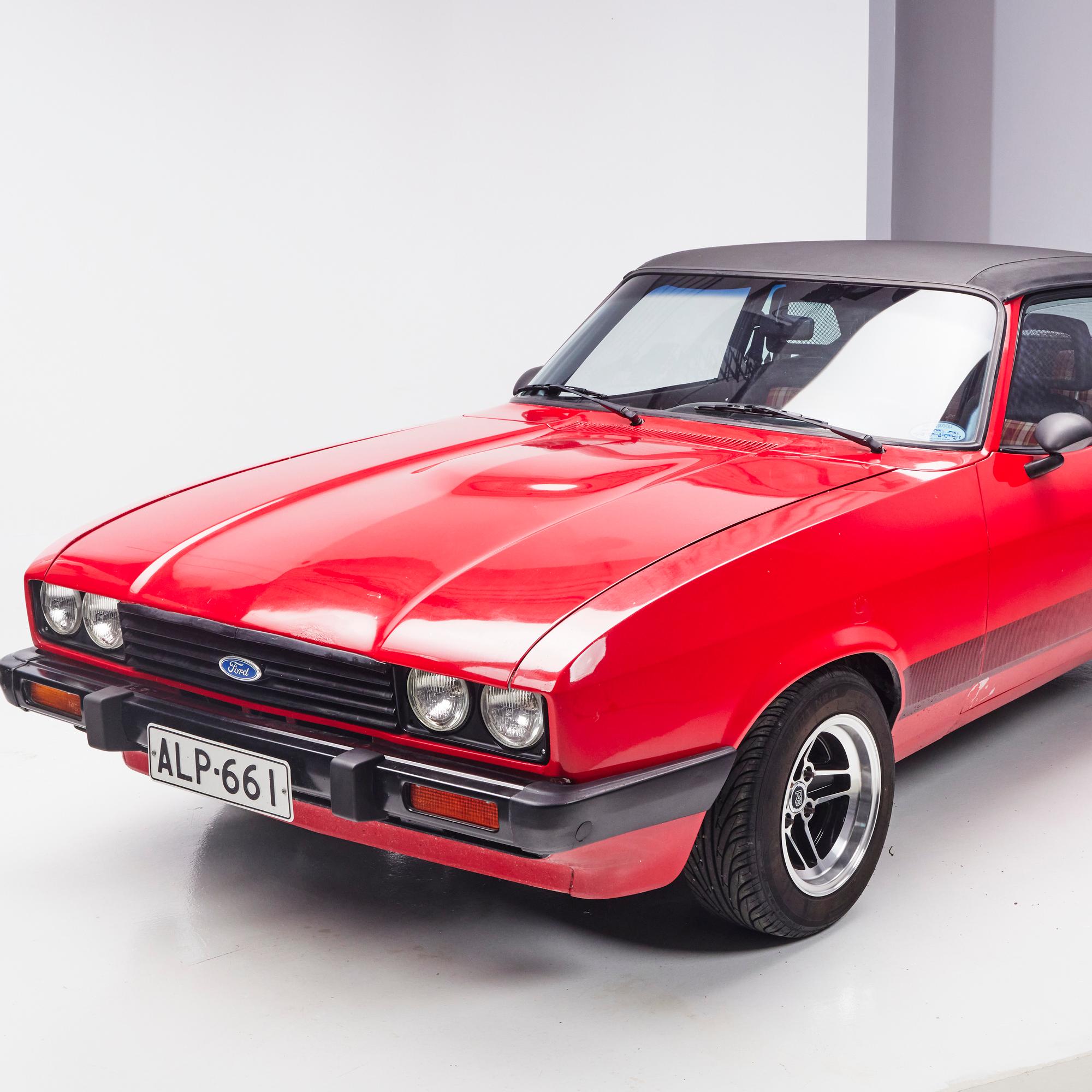 Ford Capri Mk3 2.0 S vm. 1979 – ”Parasta on, kun pääsee ajamaan pientä tietä kesäiltana”