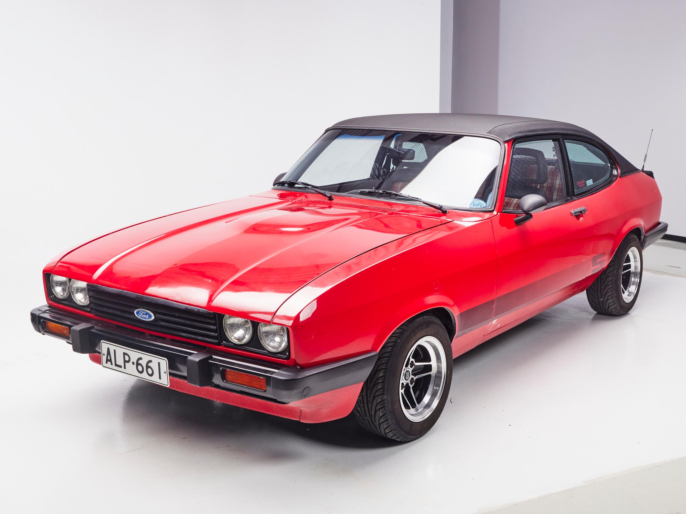 Ford Capri Mk3 2.0 S vm. 1979 – ”Parasta on, kun pääsee ajamaan pientä tietä kesäiltana”