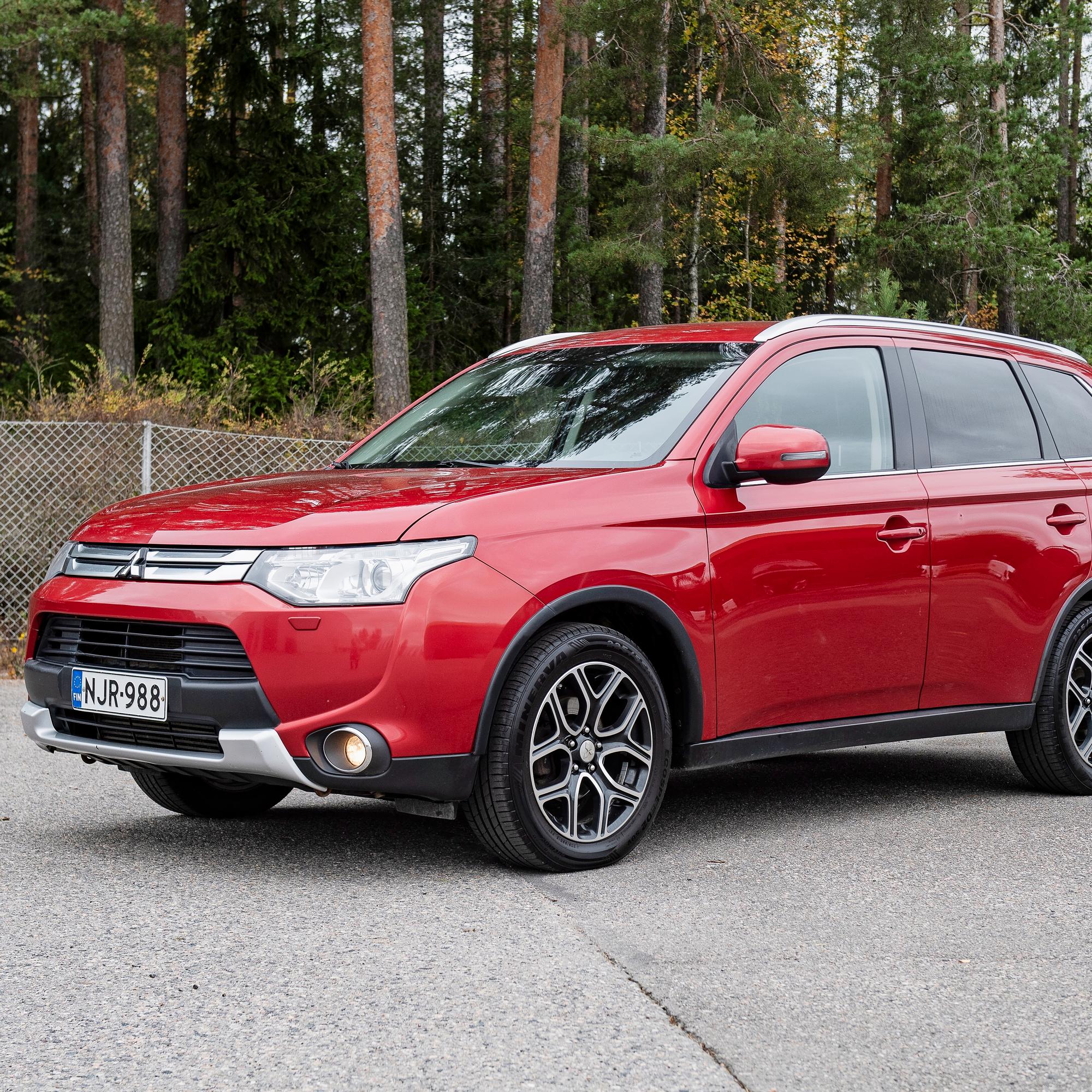 Kova auto kovaan ajoon: Vuoden 2015 Mitsubishi Outlander on kolhittu mutta käyttökelpoinen oikea neliveto, joka ei kumartele citymaastureita