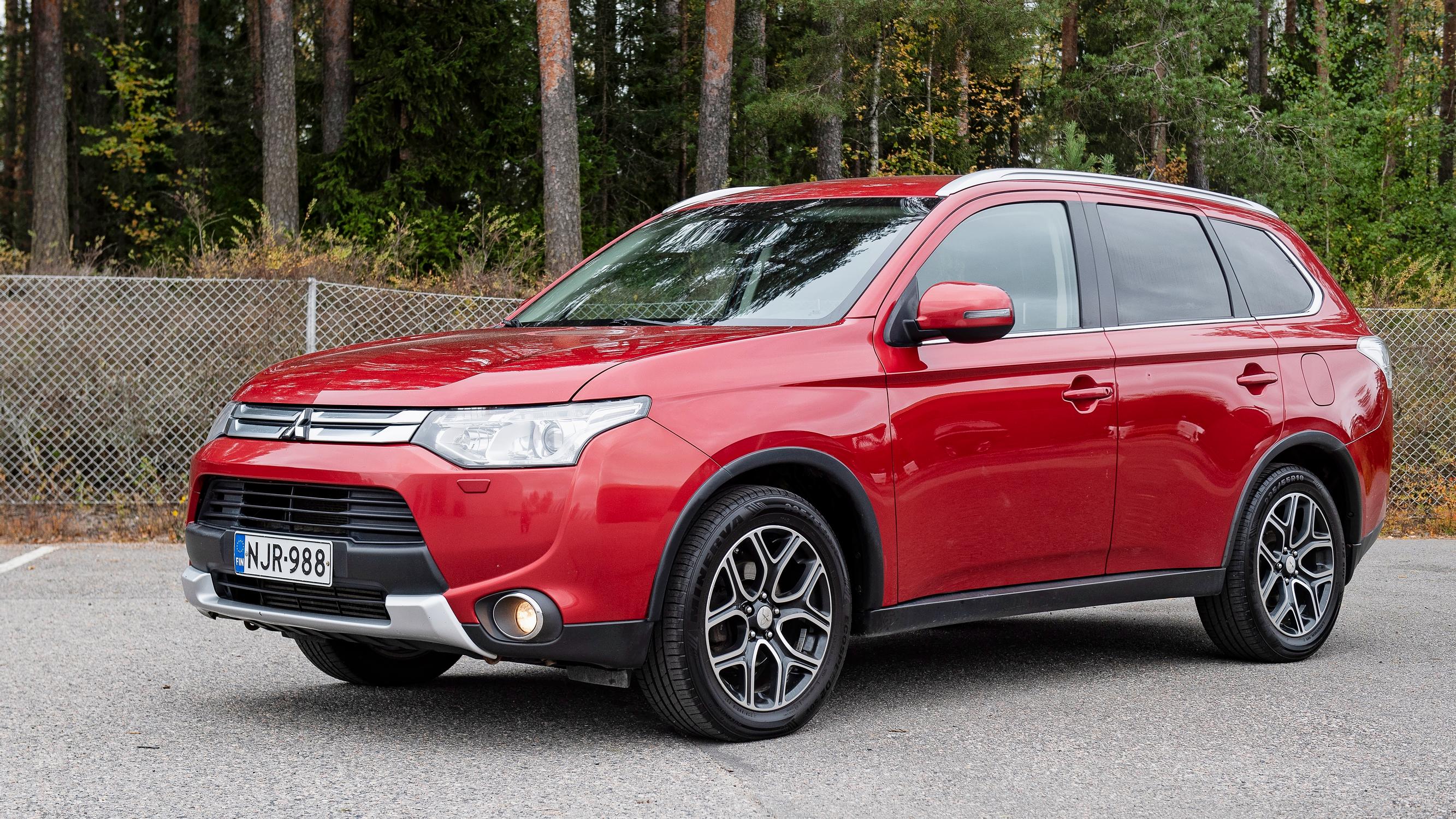 Kova auto kovaan ajoon: Vuoden 2015 Mitsubishi Outlander on kolhittu mutta käyttökelpoinen oikea neliveto, joka ei kumartele citymaastureita