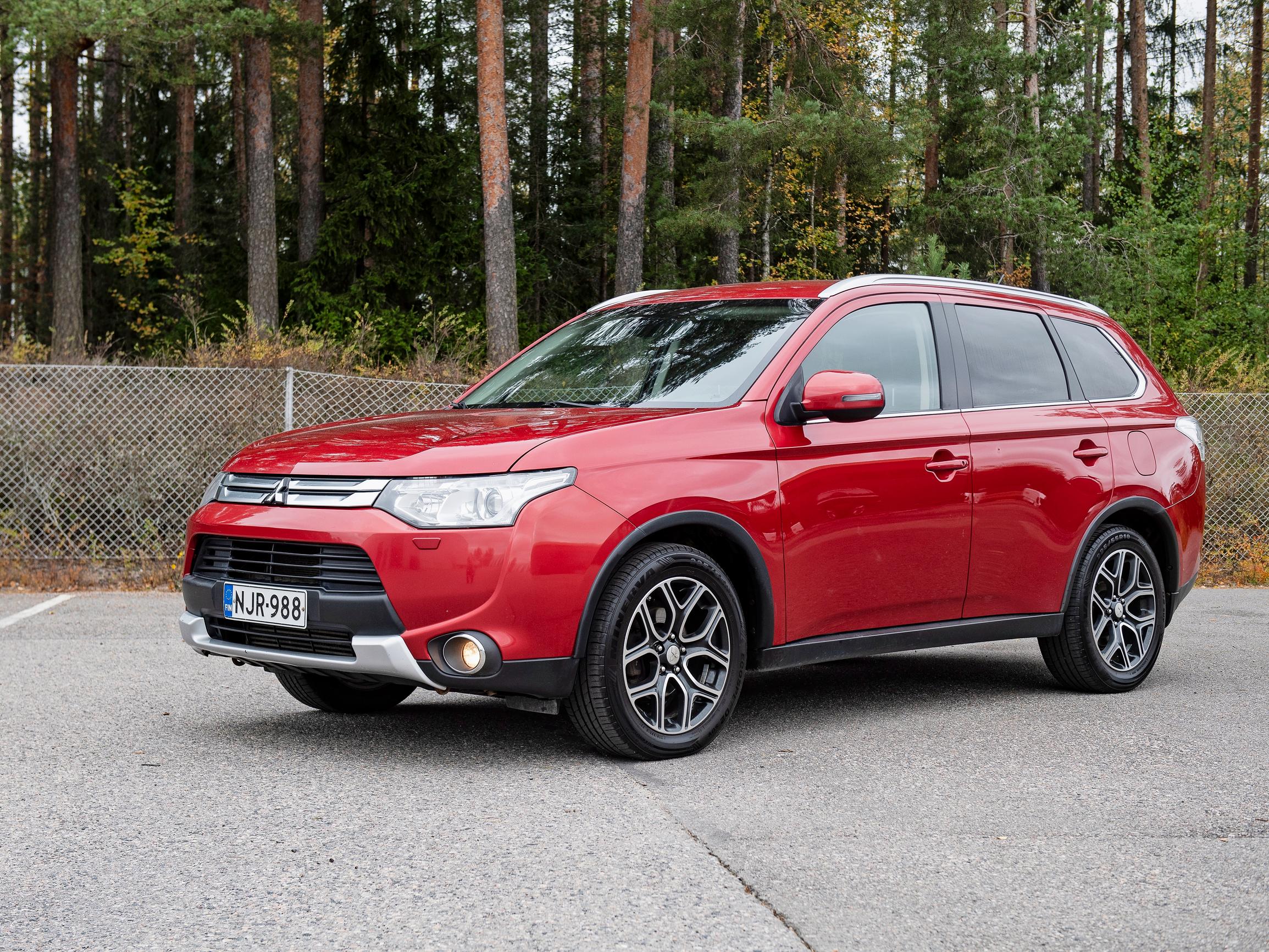 Kova auto kovaan ajoon: Vuoden 2015 Mitsubishi Outlander on kolhittu mutta käyttökelpoinen oikea neliveto, joka ei kumartele citymaastureita