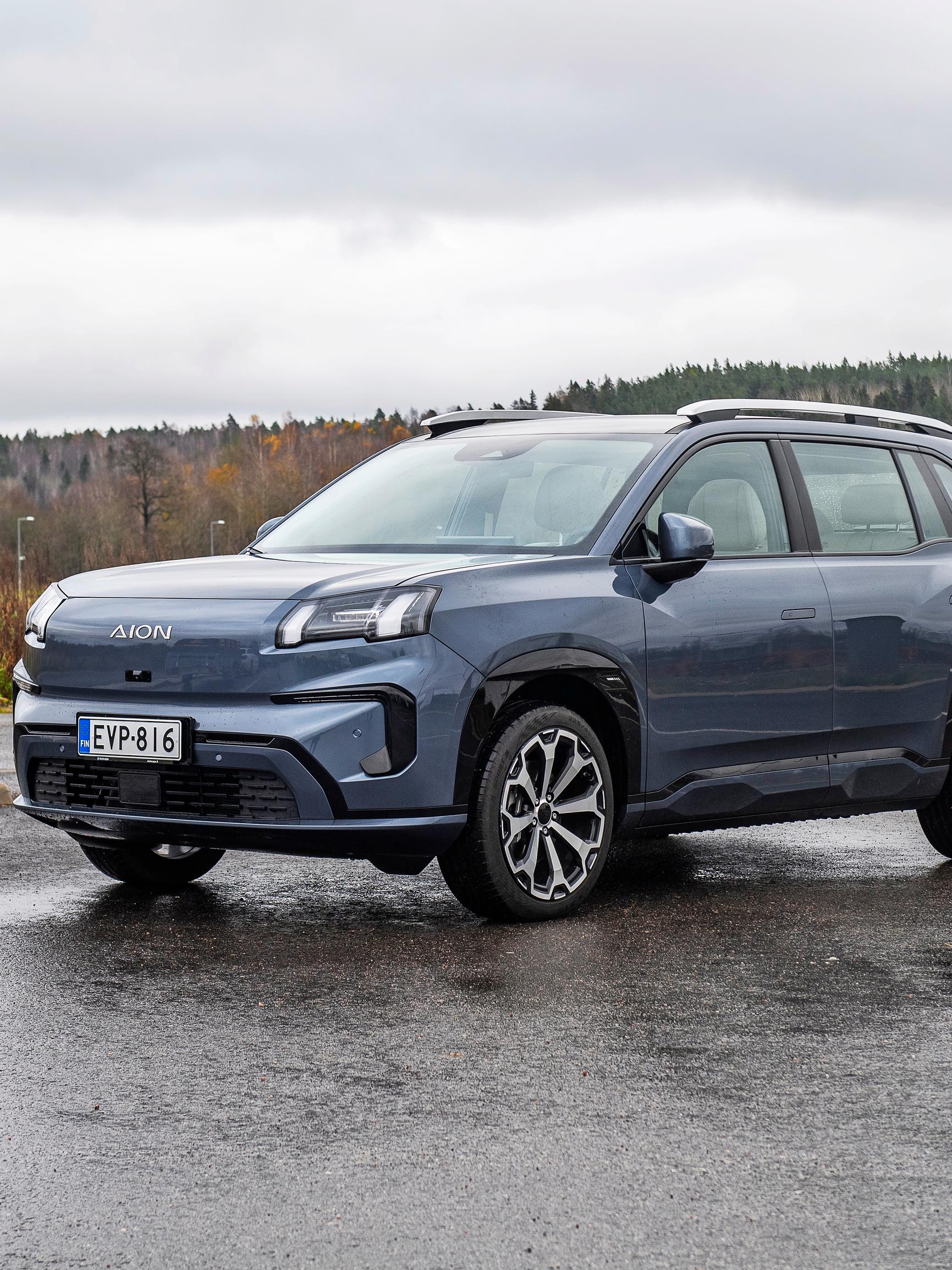 Uusi kiinalainen sähköauto Aion V on varma ajettava ja tilava, mutta käyttöliittymä tökkii – hinta ja takuu on tähdätty suoraan uusiin asiakkaisiin – tuleviin merkinvaihtajiin