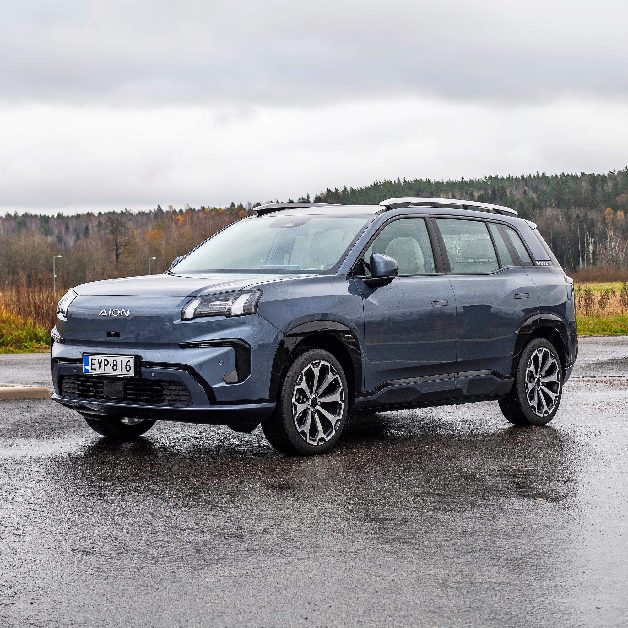 Uusi kiinalainen sähköauto Aion V on varma ajettava ja tilava, mutta käyttöliittymä tökkii – hinta ja takuu on tähdätty suoraan uusiin asiakkaisiin – tuleviin merkinvaihtajiin