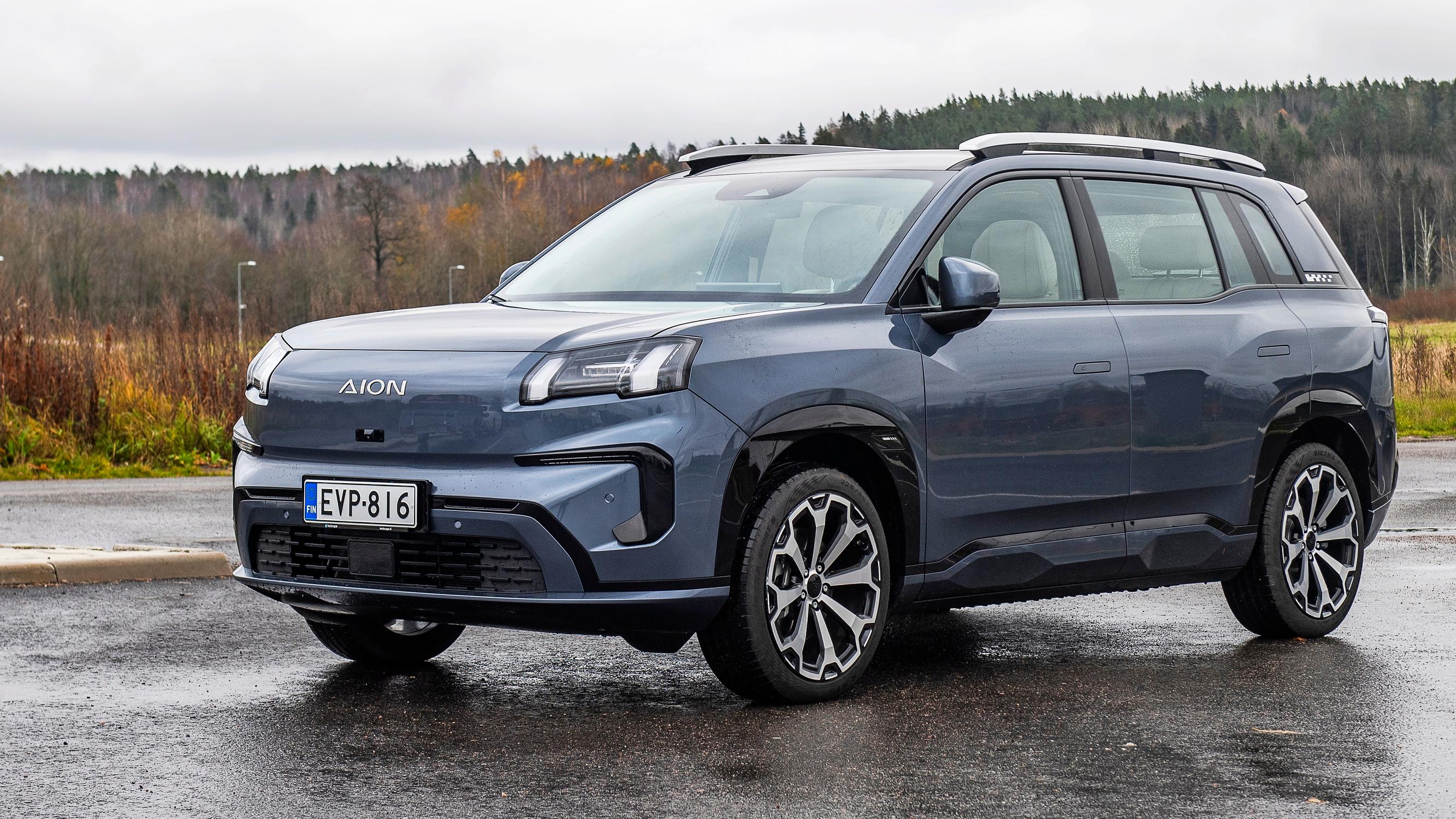 Uusi kiinalainen sähköauto Aion V on varma ajettava ja tilava, mutta käyttöliittymä tökkii – hinta ja takuu on tähdätty suoraan uusiin asiakkaisiin – tuleviin merkinvaihtajiin