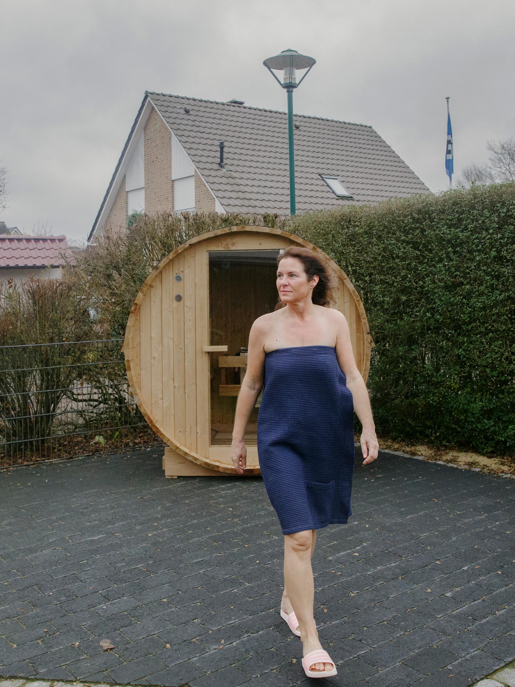 Saksalainen Birte halusi suomalaisen saunan, mutta hinta ratkaisi – Saksassa saunan saa Lidlistä reilulla tonnilla