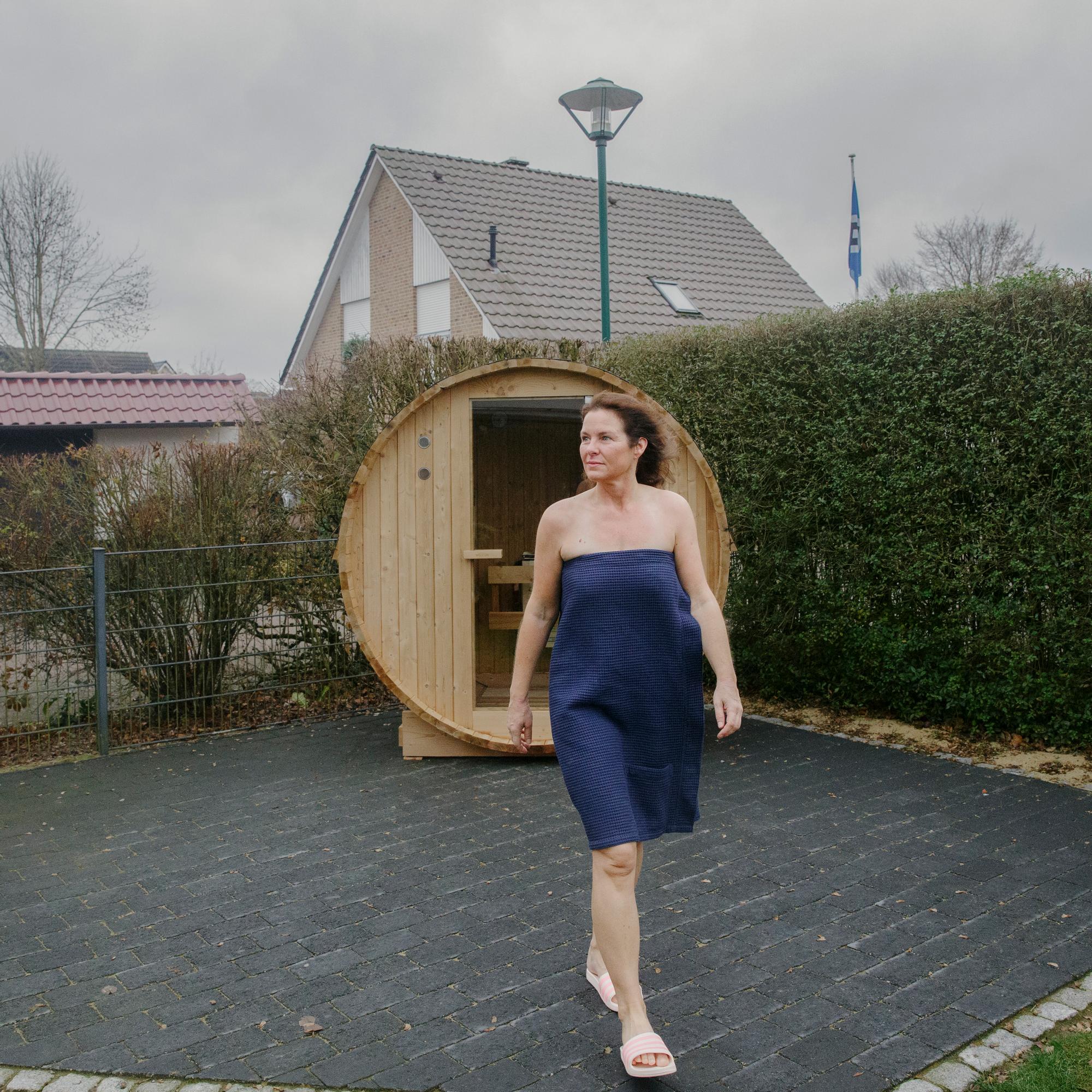 Saksalainen Birte halusi suomalaisen saunan, mutta hinta ratkaisi – Saksassa saunan saa Lidlistä reilulla tonnilla