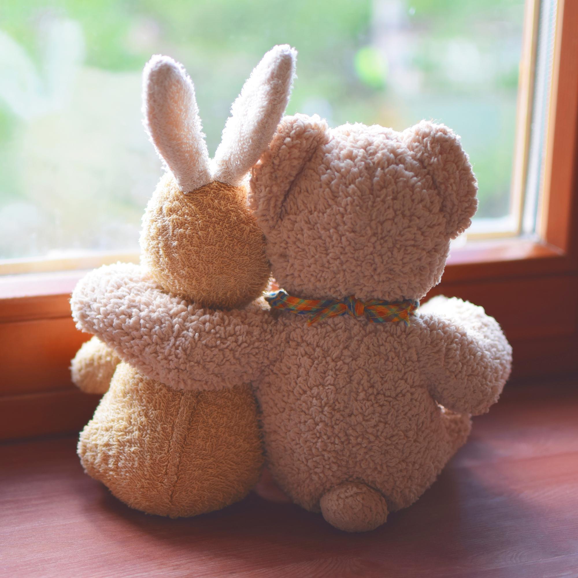 Ystävät jäävät, kun arki kuormittaa – näin pidät ihmissuhteet elossa, vaikka väsyttää ja elämä on kiireistä