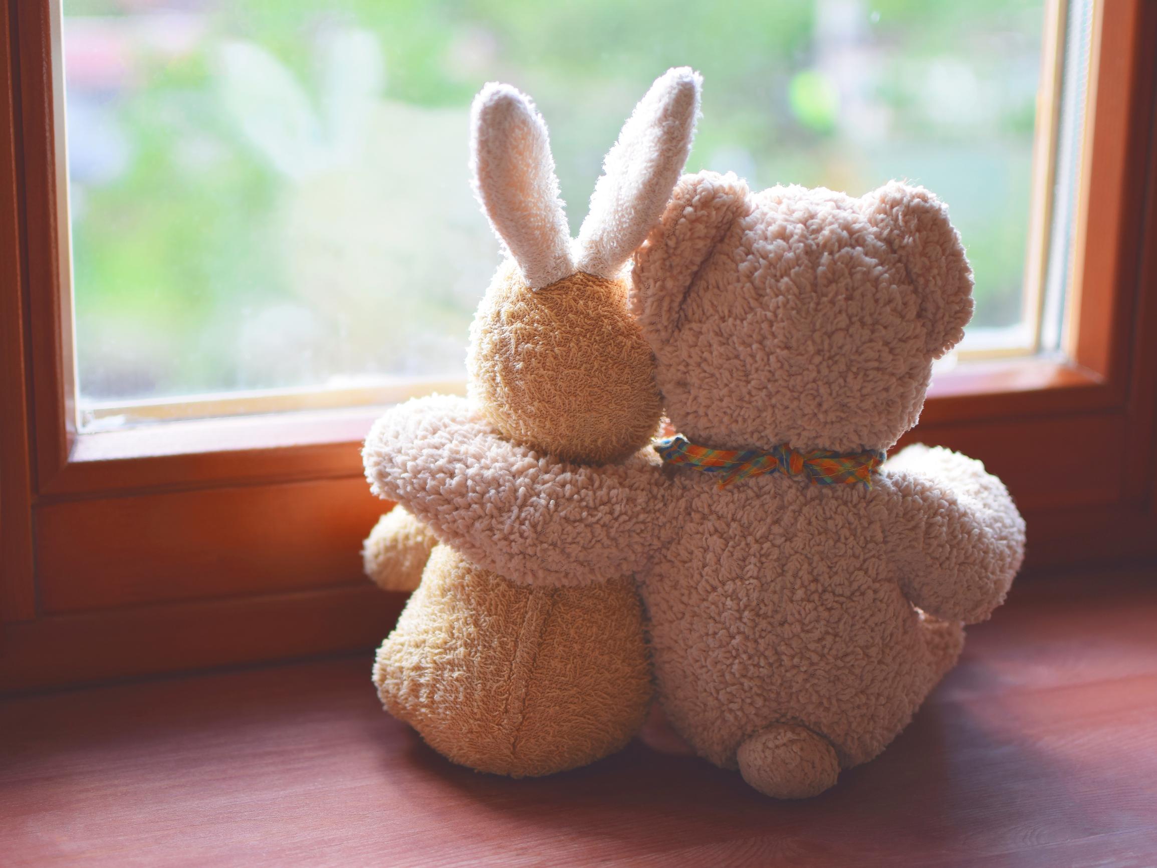 Ystävät jäävät, kun arki kuormittaa – näin pidät ihmissuhteet elossa, vaikka väsyttää ja elämä on kiireistä