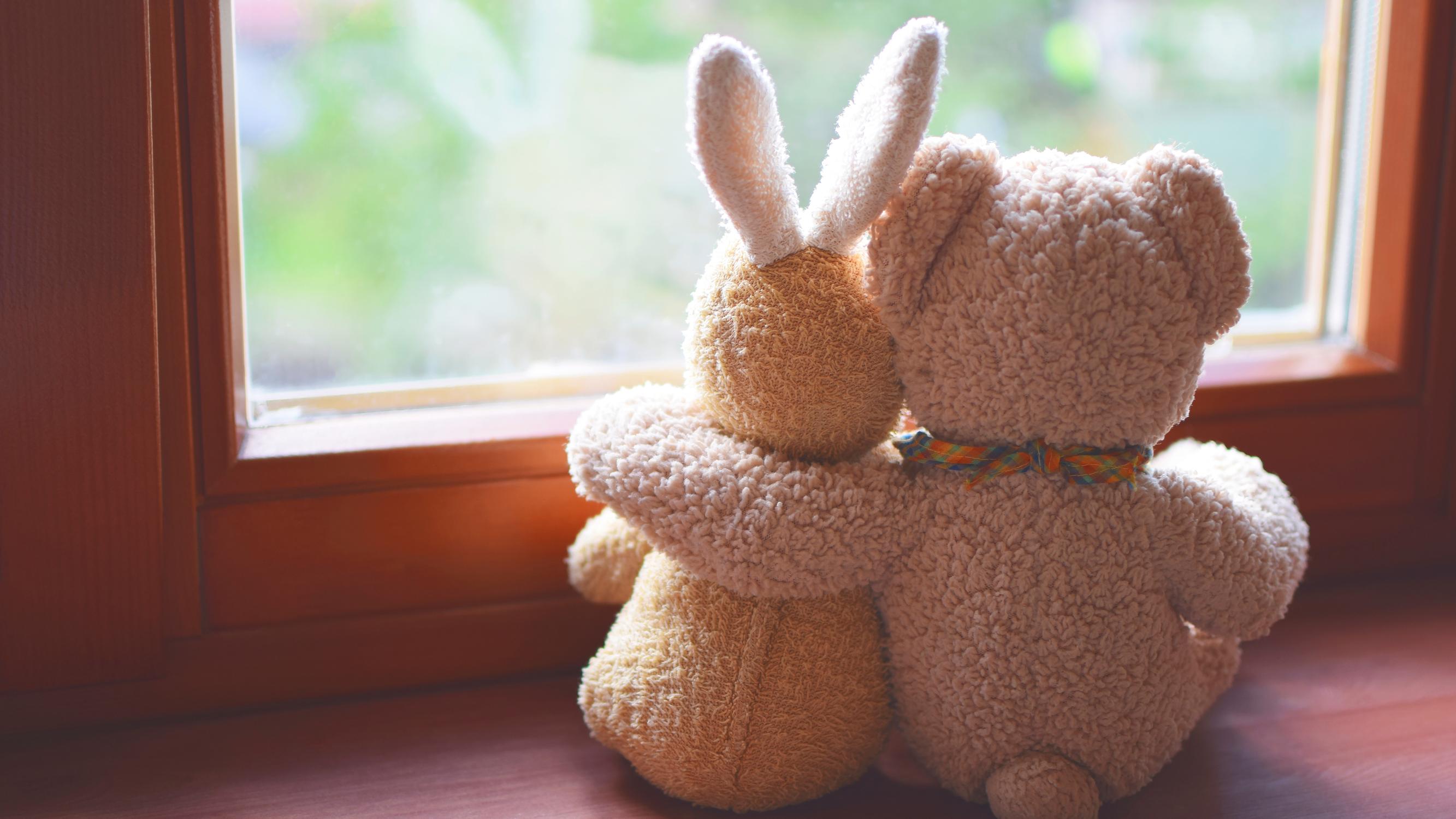 Ystävät jäävät, kun arki kuormittaa – näin pidät ihmissuhteet elossa, vaikka väsyttää ja elämä on kiireistä