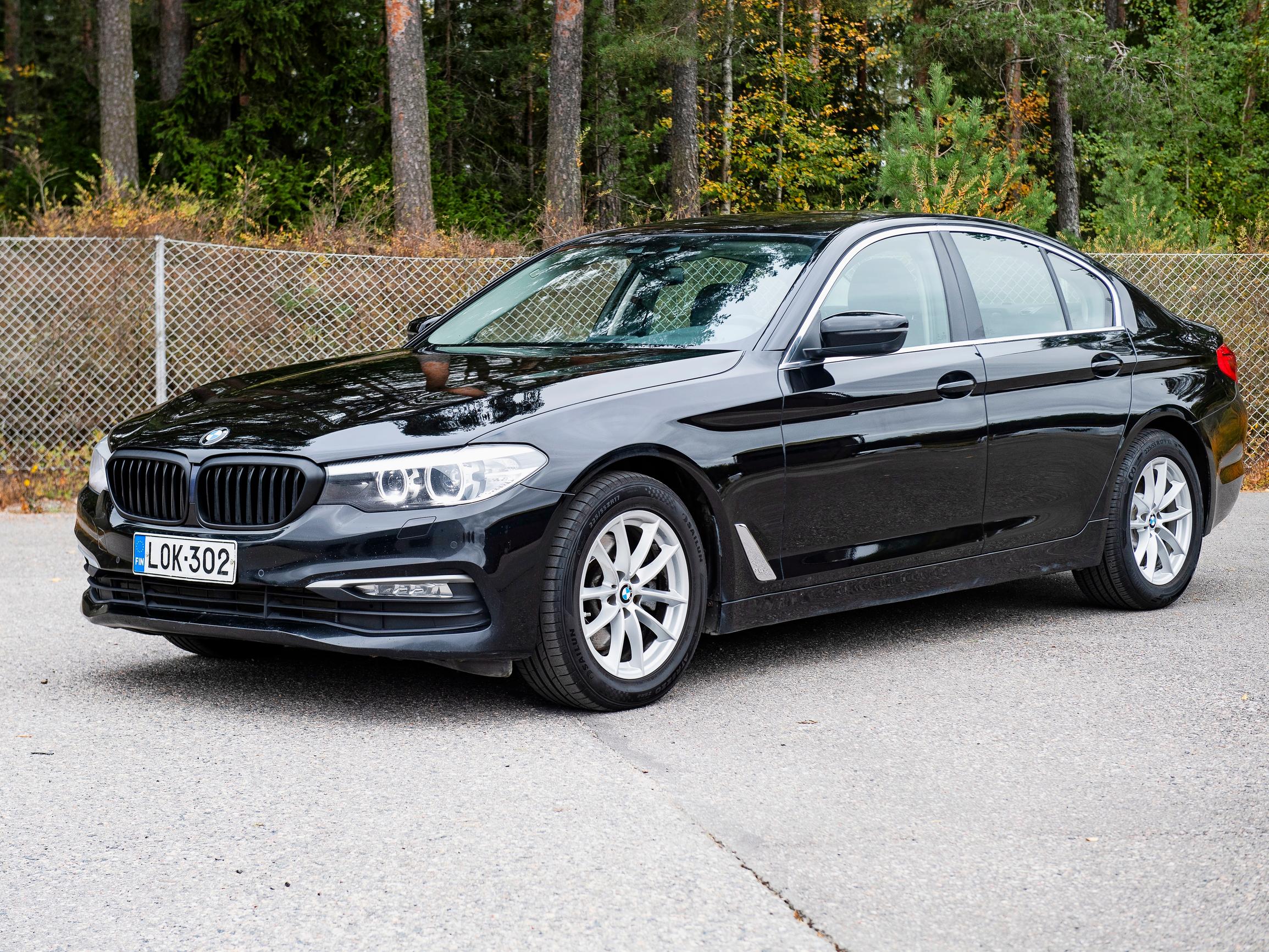 Tuulilasin autotoimittaja: Käytetty BMW 520 D vm. 2019 hakkaa koeajossa E-Mersun hinnalla, teholla ja nelivedolla