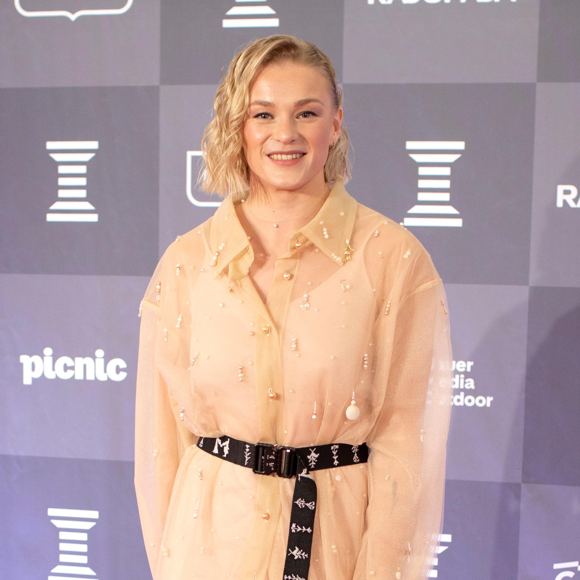 Wilma Murto avoliittoon puolisonsa kanssa – Helsinkiin asettunut seiväshyppääjä arvostaa nyt arkiasioita vaikeiden aikojen jälkeen