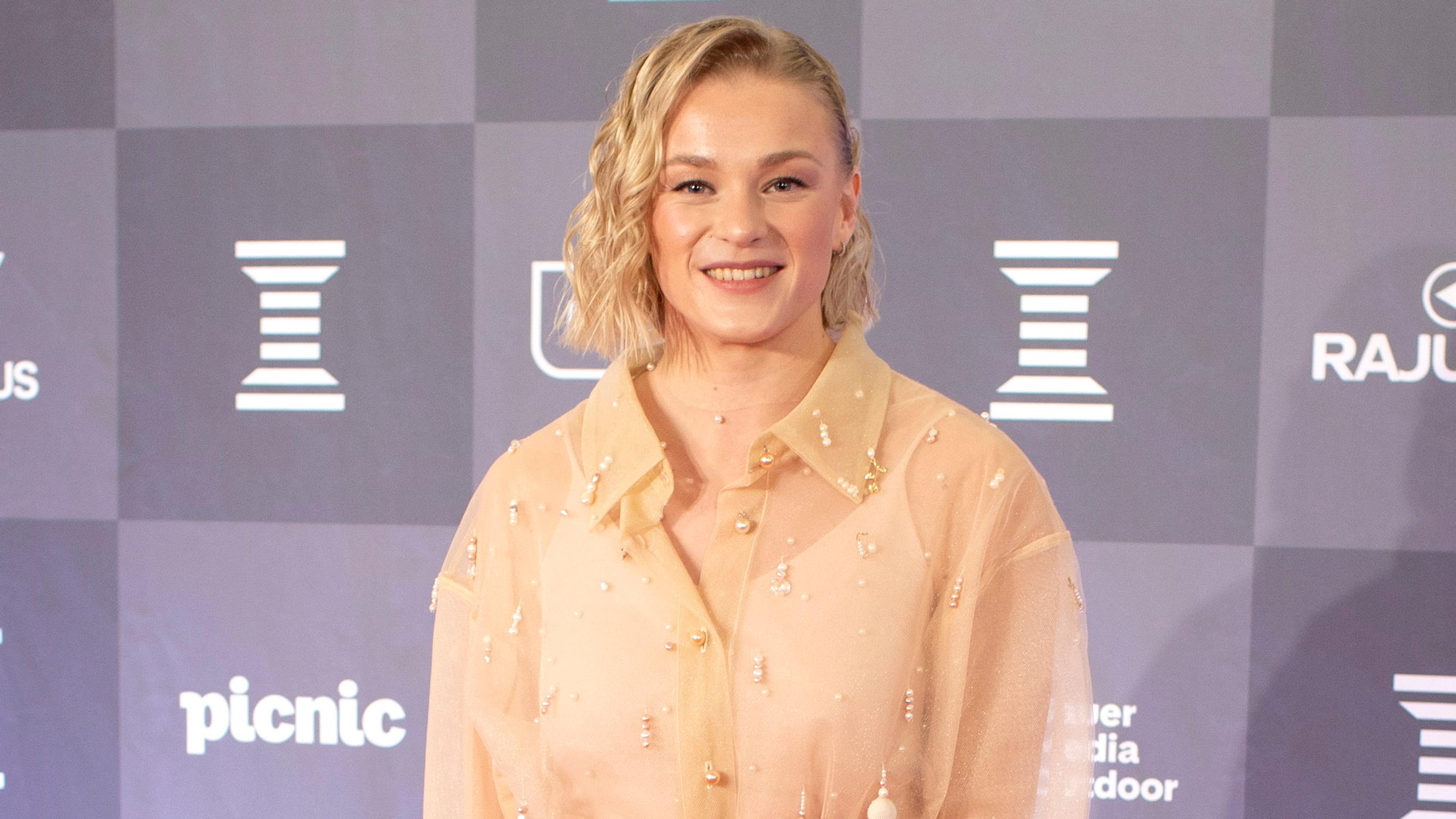 Wilma Murto avoliittoon puolisonsa kanssa – Helsinkiin asettunut seiväshyppääjä arvostaa nyt arkiasioita vaikeiden aikojen jälkeen