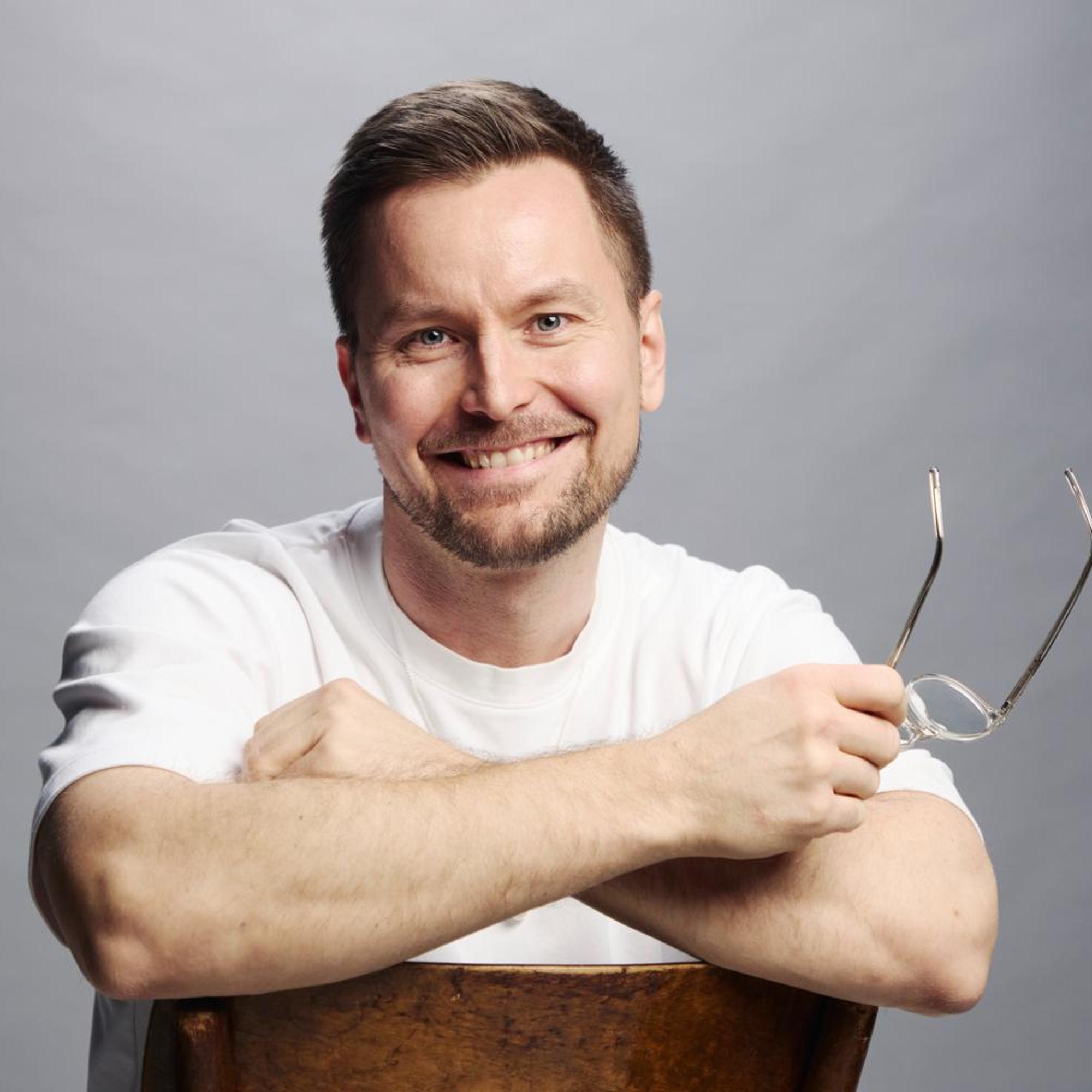 Niku Hooli kertoo, mitä televisiokameroiden takana oikeasti tapahtuu