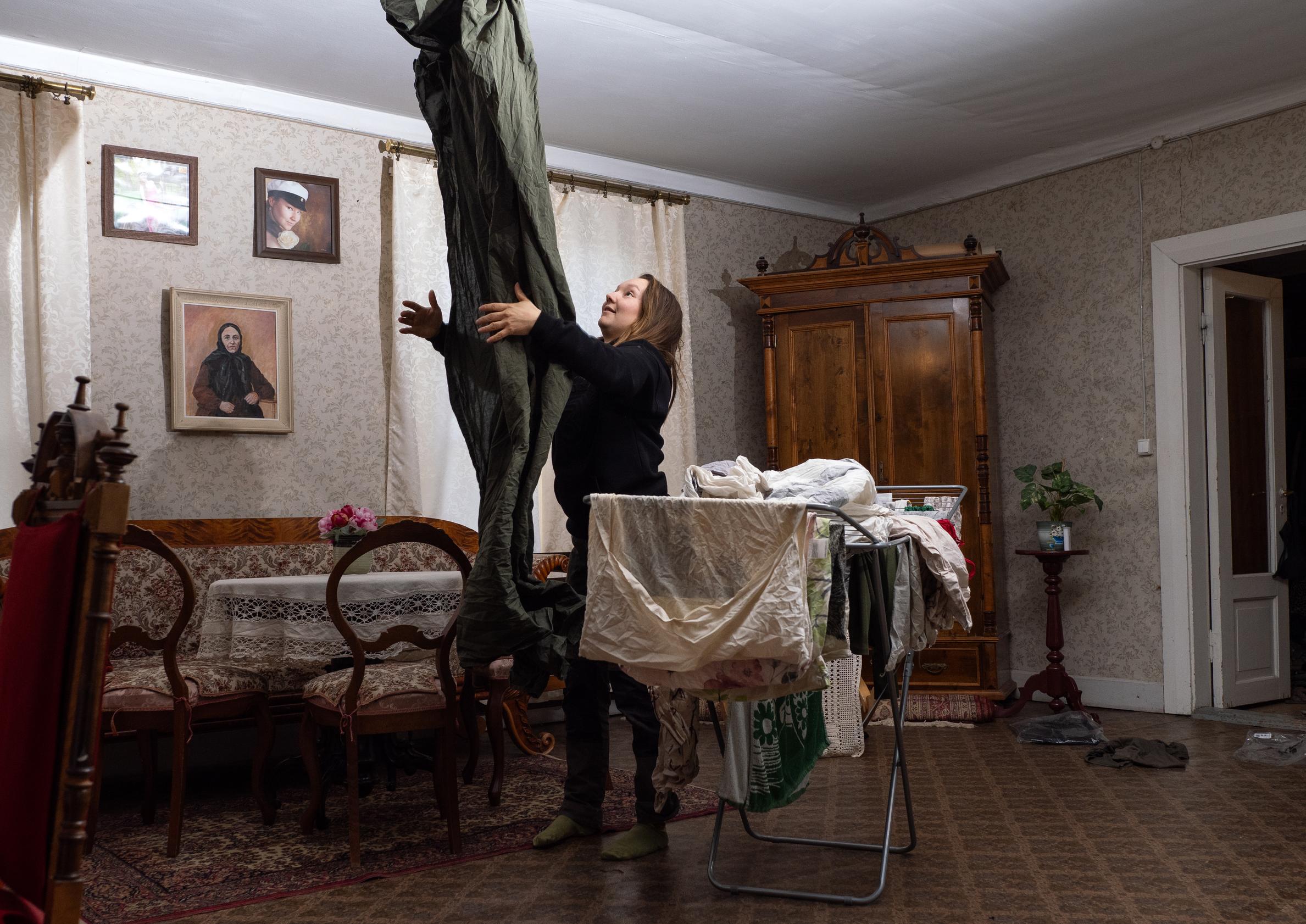 Anne-Mari Tarkkio eli Amskidabamski jakaa somessa tilan elämää tuhansille seuraajille.