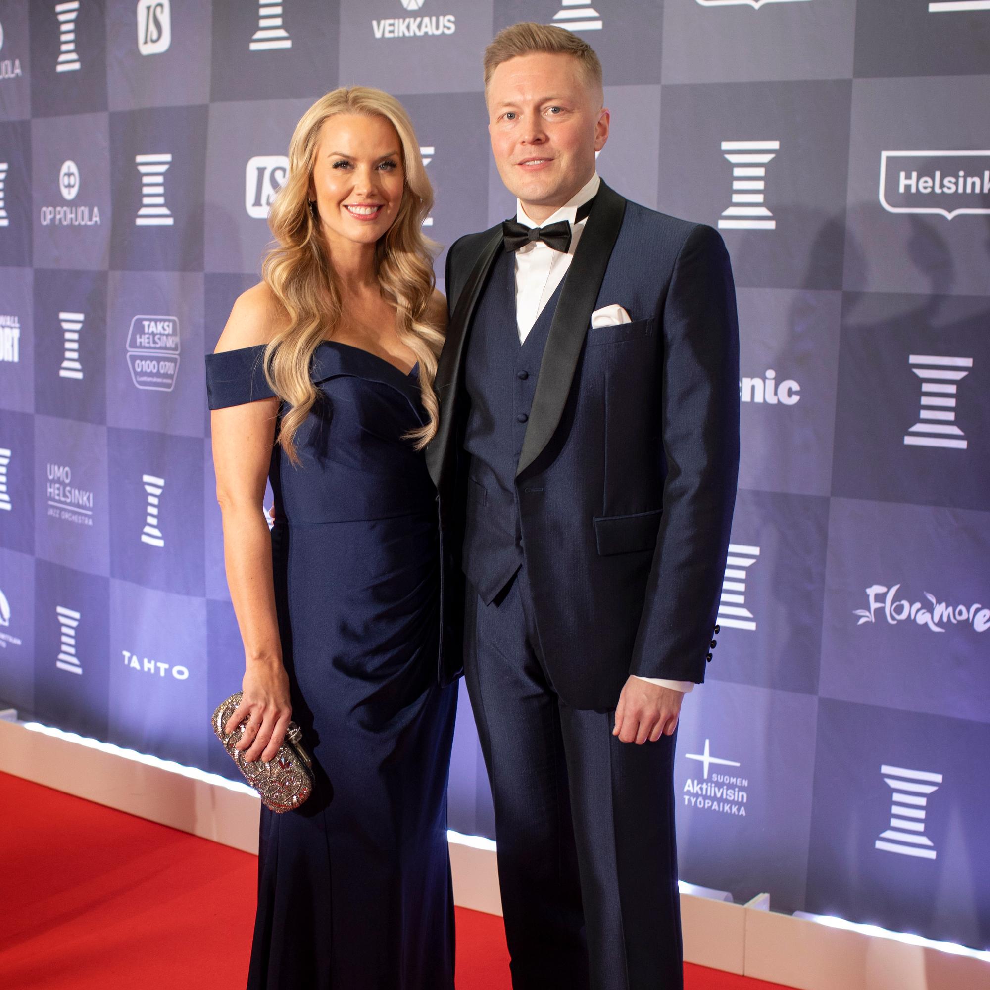 Piritta Hagman ja vuoden valmentajana palkittu Susijengin Lassi Tuovi elävät suhteessa kahden maan välillä – ilman yhtä oivallusta etäsuhde ei toimisi