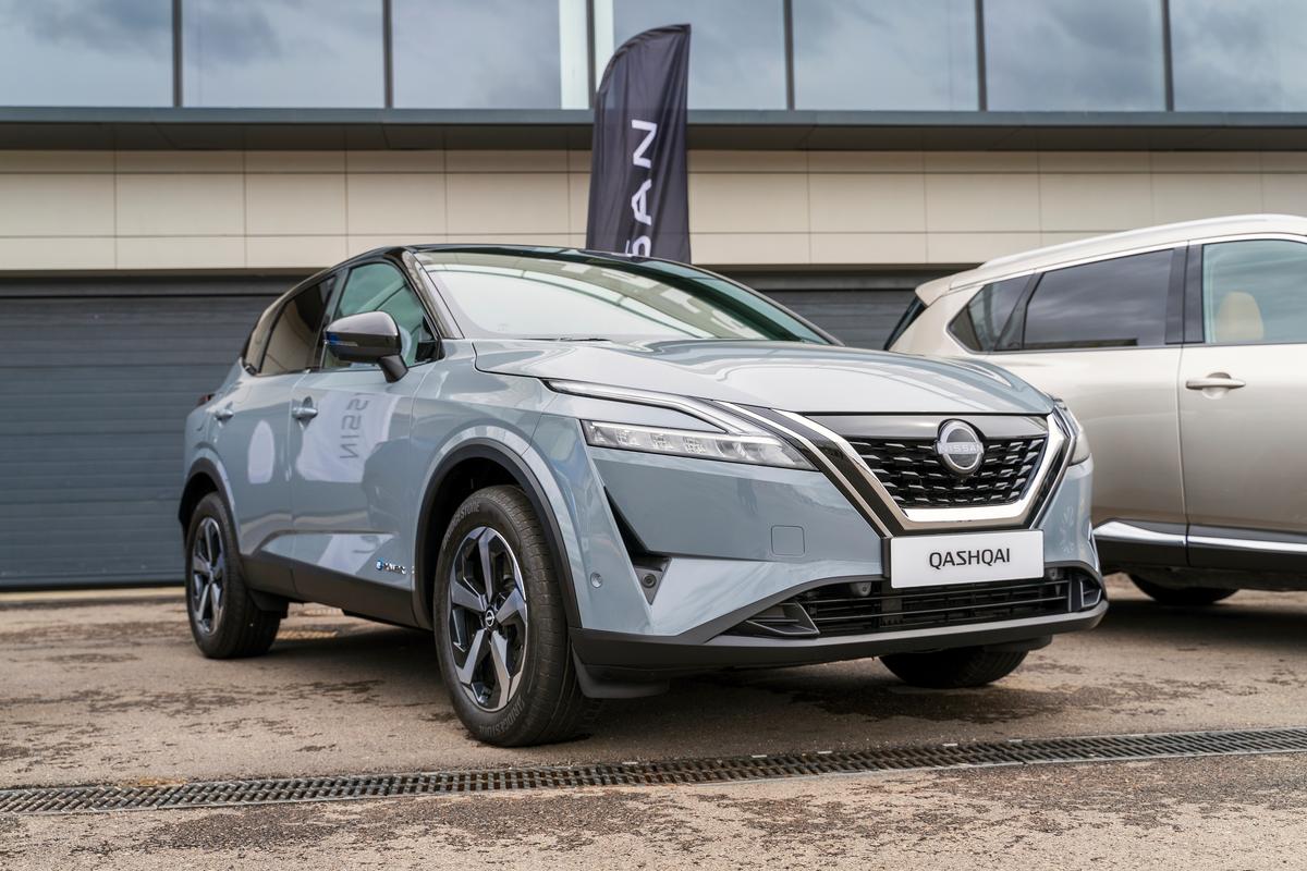 nissan-qashqai-e-pover-hybridi-kuin-s-hk-auto-ensityypit-tuulilasi