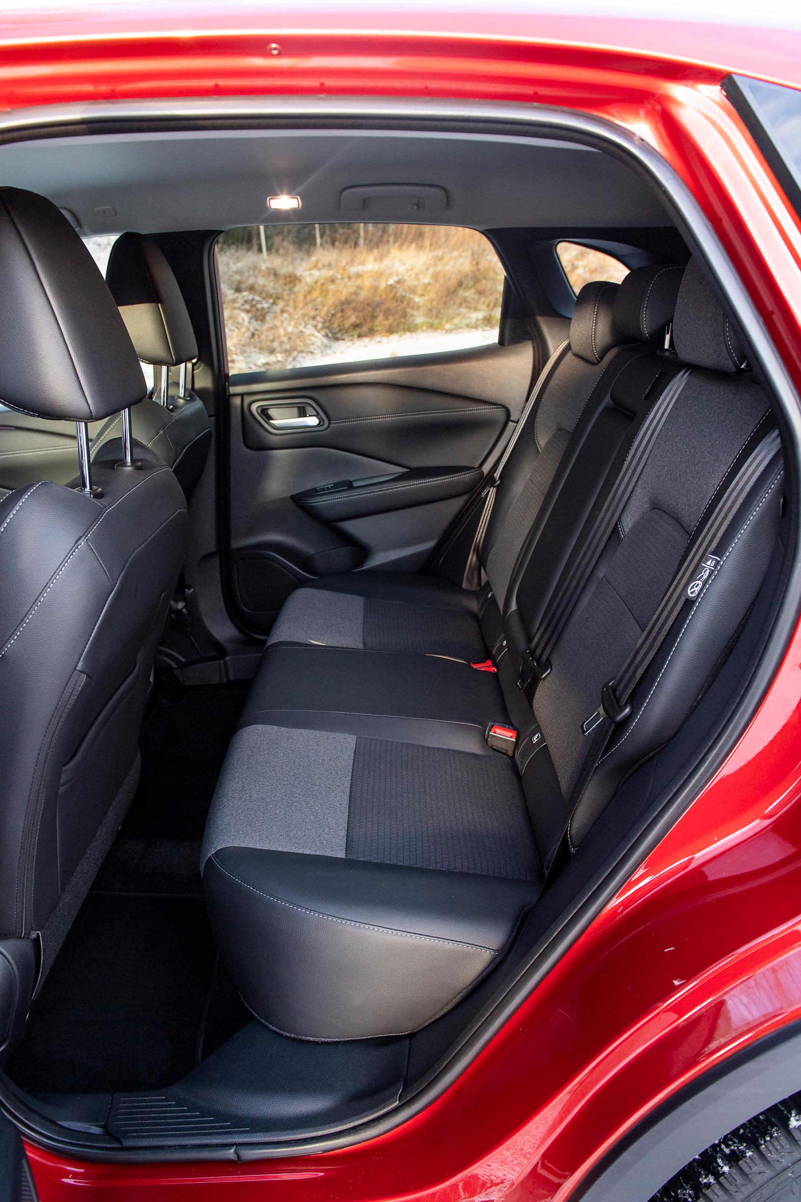 Nissan Qashqai e-Powerin taakse kaivataan lisää polvitilaa – kuten lähes aina.