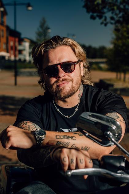 Archie Cruz nousi pohjalta | Nyt isä, raitis ja tekee uutta musaa | Apu