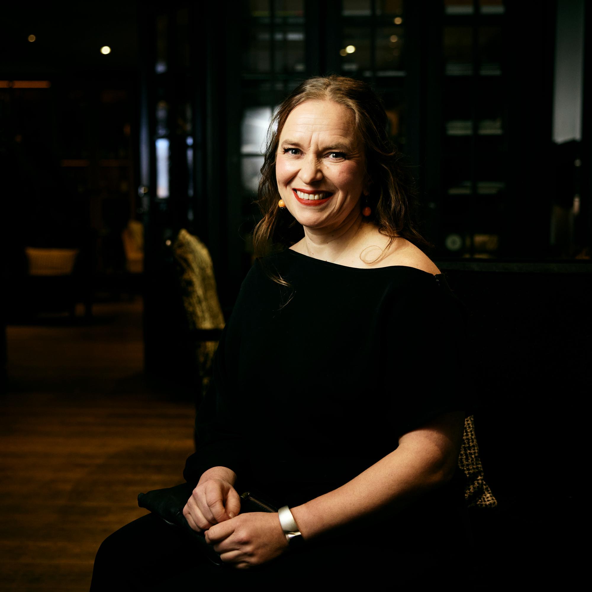 Satu Rämölle tärkeää oli, että Hildur-sarja toteutuu, ei raha – ”Uskoin tv-sarjan onnistumiseen vasta kun näin kuvausrekat”