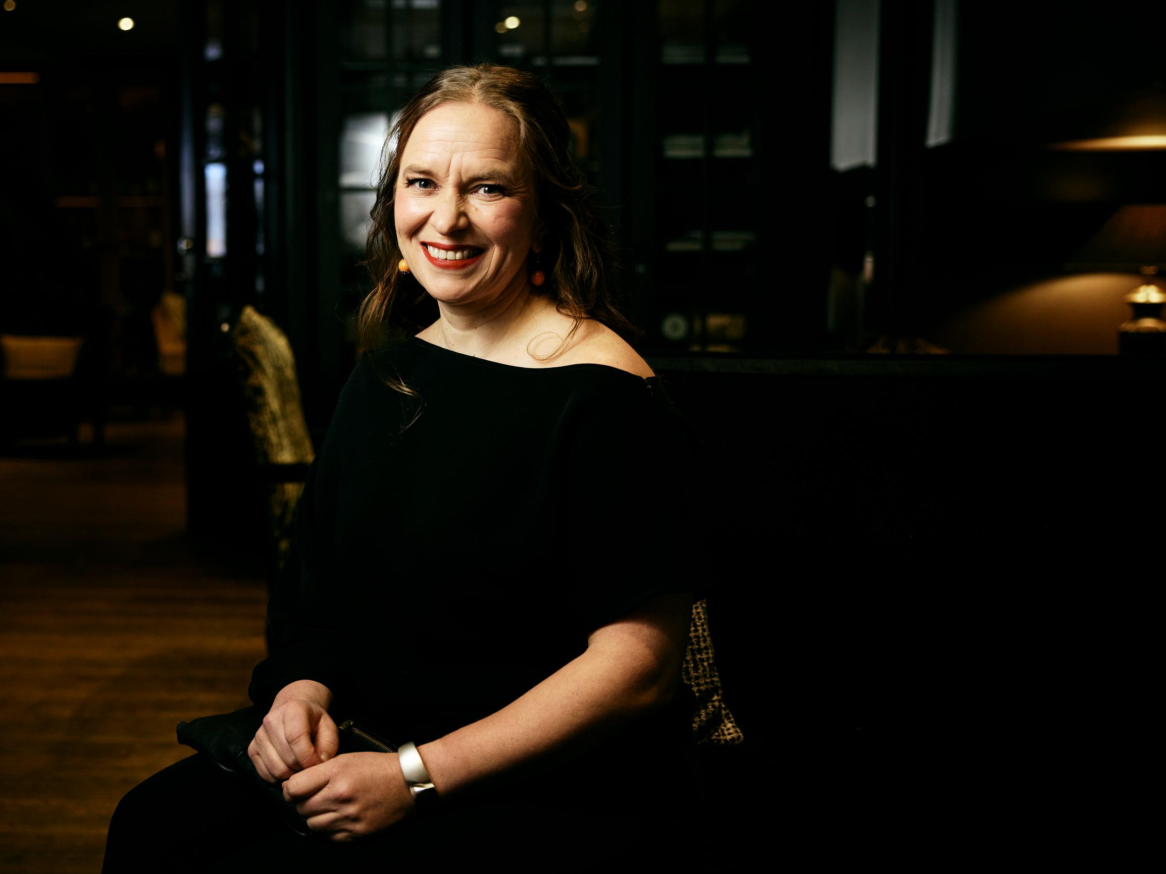 Satu Rämölle tärkeää oli, että Hildur-sarja toteutuu, ei raha – ”Uskoin tv-sarjan onnistumiseen vasta kun näin kuvausrekat”