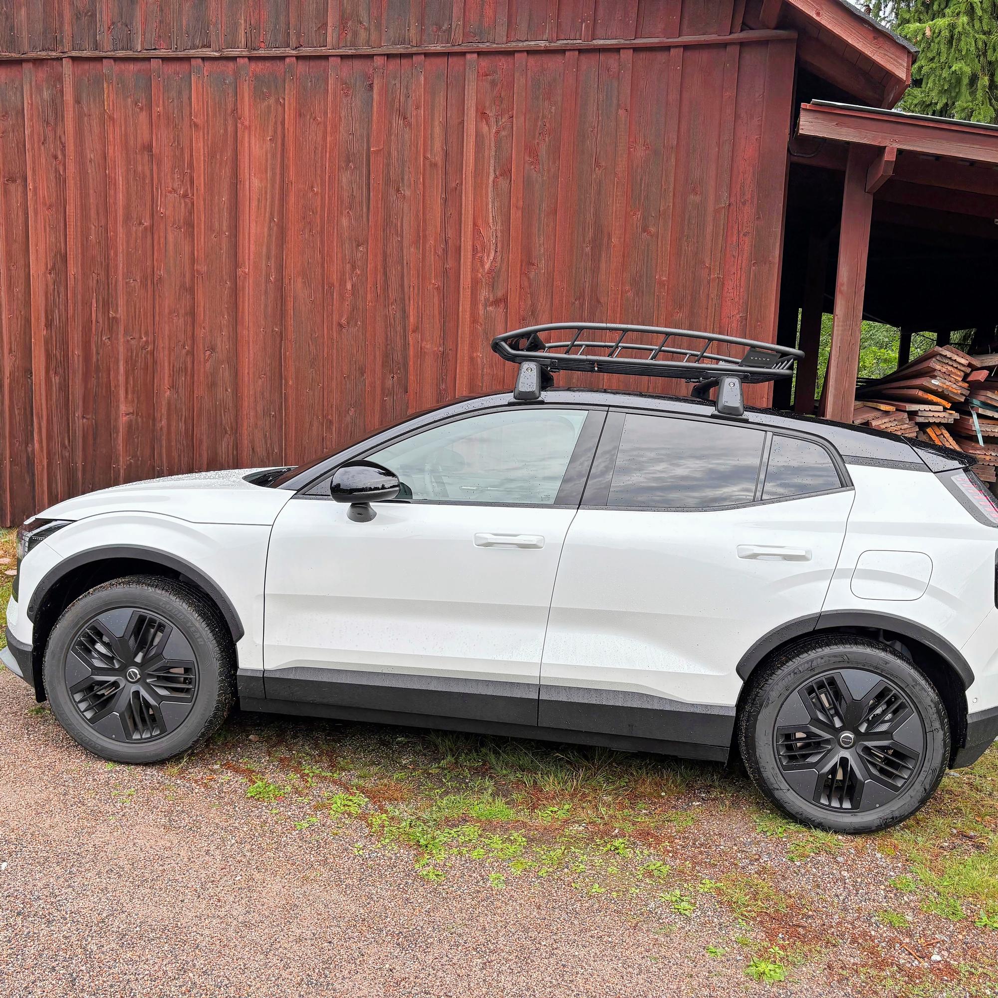 Nelivetoinen Volvo EX30 Cross Country lähtee kuin hauki rannasta – Menneen vuosisadan Ferrareilla ja Lamborghineilla ei olisi ollut mitään saumaa